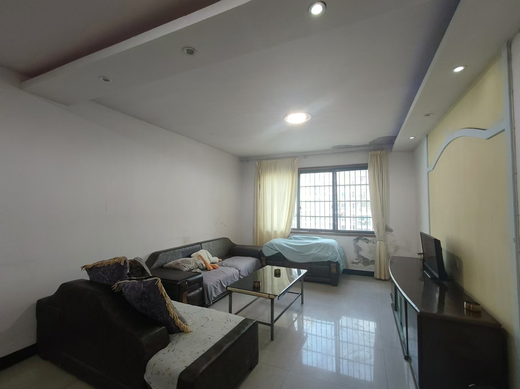 圣华名城建设北路110号 2室1厅1卫 1300.0元/月 圣华名城建设北路110号 2室1厅1卫 1300.0元/月室内图