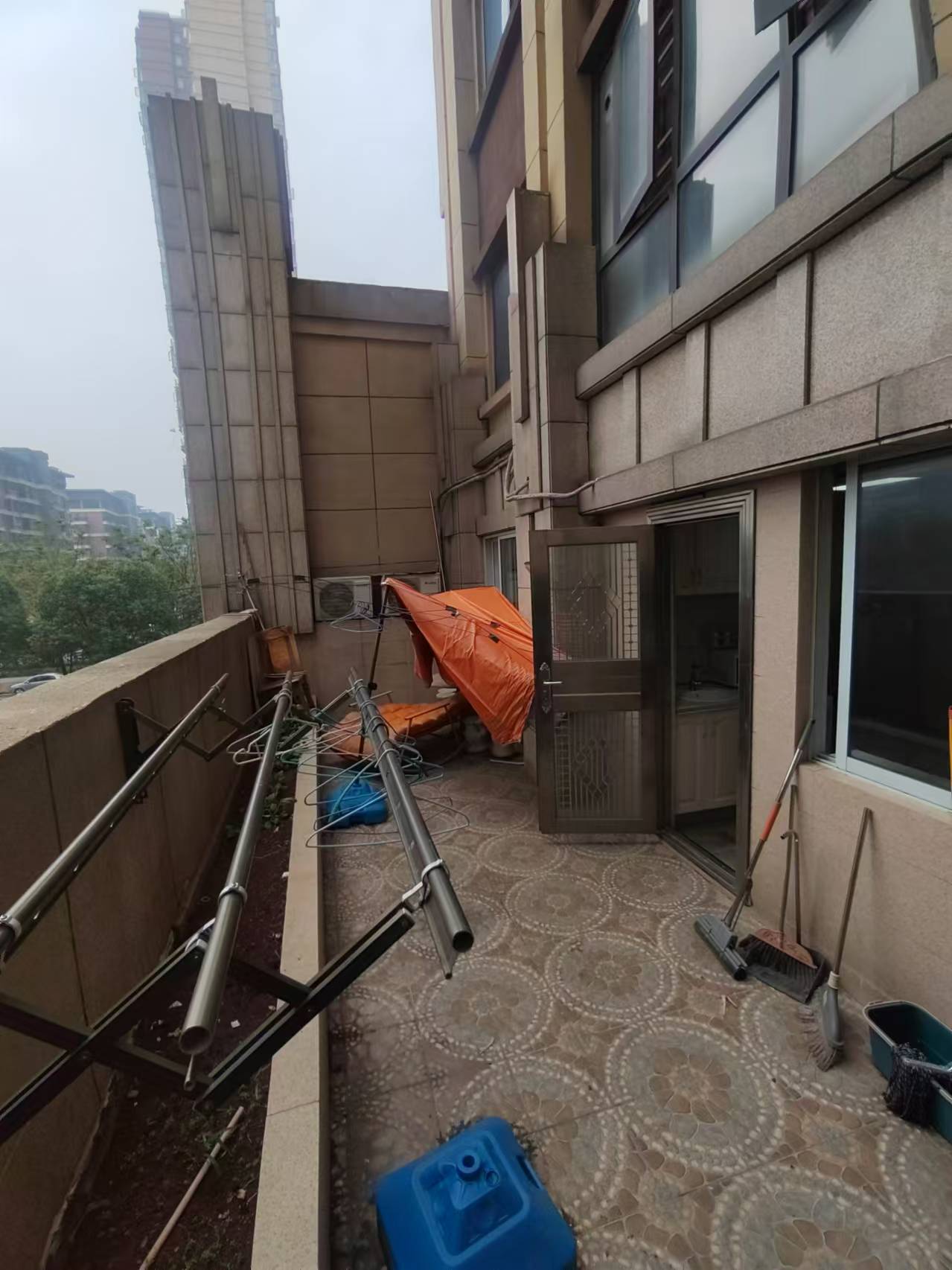 东方美地  3室2厅1卫   2500.00元/月室内图