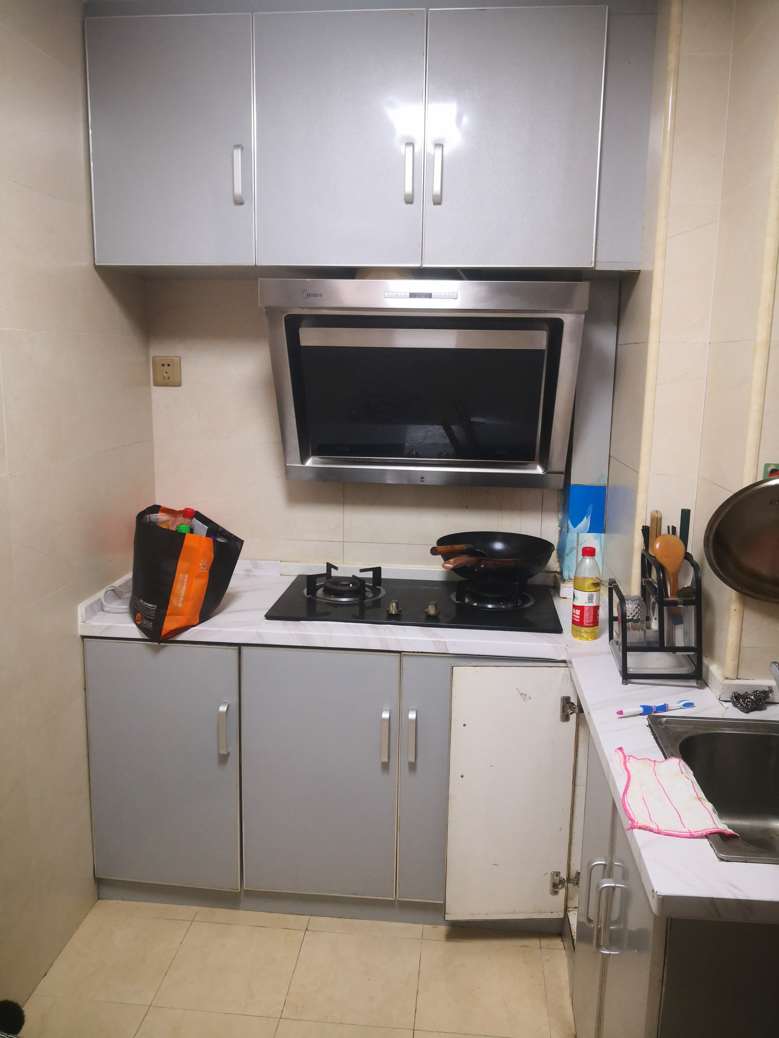 勤诚达新界  3室1厅2卫    2000.0元/月 勤诚达新界  3室1厅2卫    2000.0元/月室内图