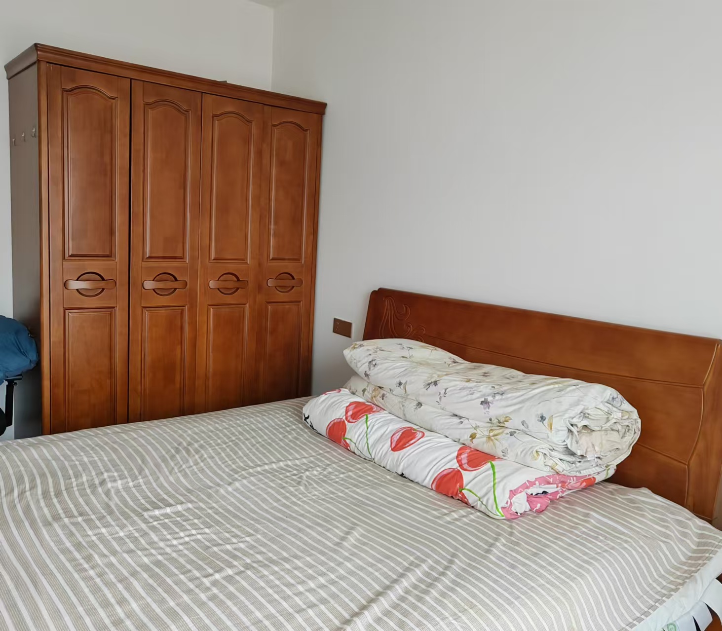 理工大学职工单位房青年汇 3室2厅2卫 2300.0元/月 理工大学职工单位房青年汇 3室2厅2卫 2300.0元/月室内图