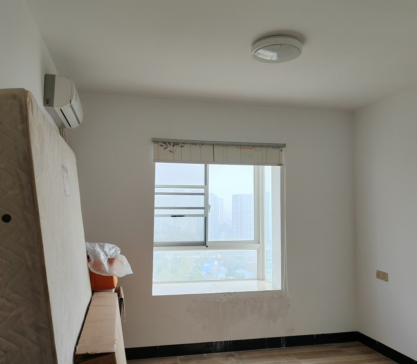 理工大学职工单位房青年汇 3室2厅2卫 2300.0元/月 理工大学职工单位房青年汇 3室2厅2卫 2300.0元/月室内图