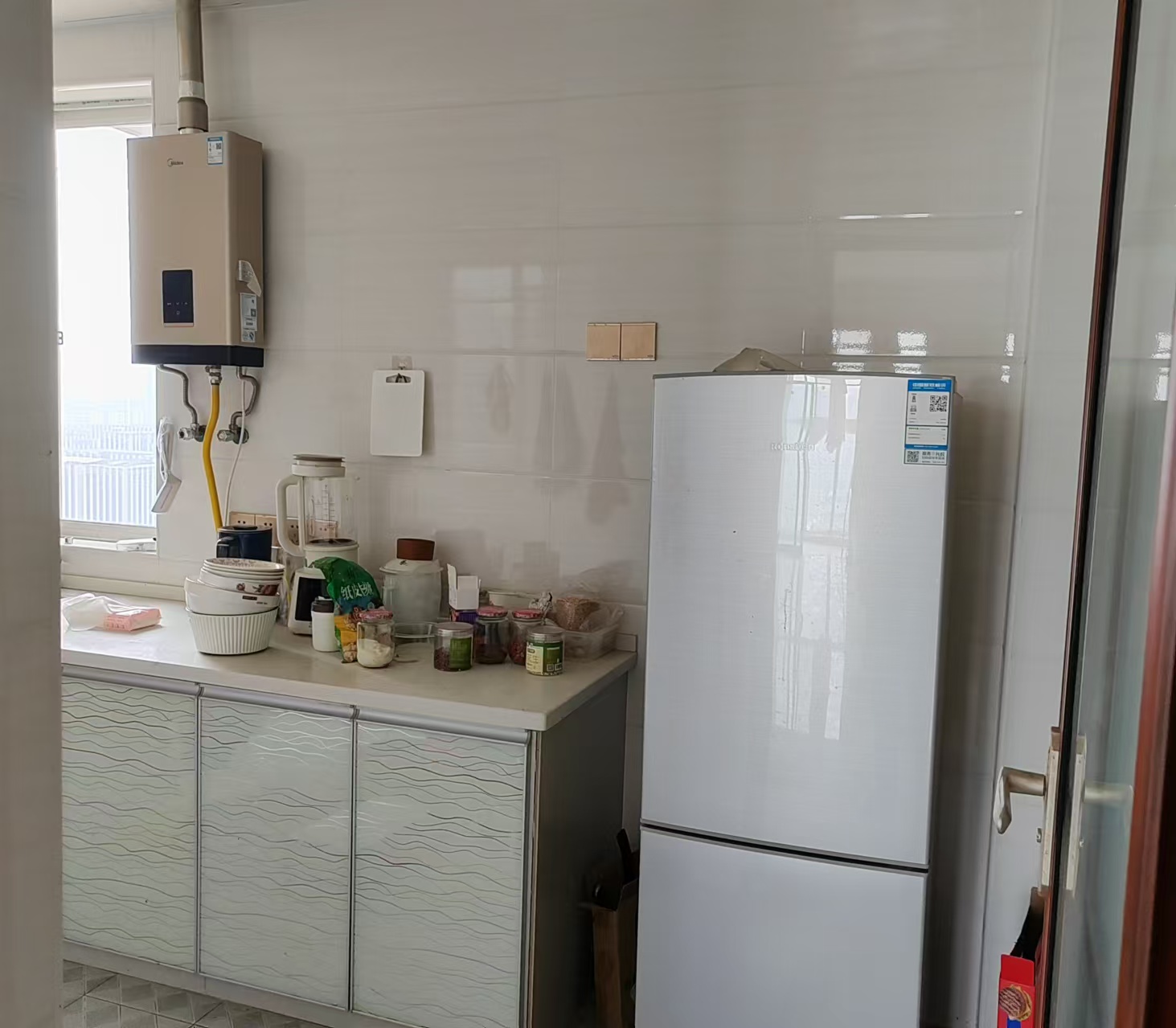 理工大学职工单位房青年汇 3室2厅2卫 2300.0元/月 理工大学职工单位房青年汇 3室2厅2卫 2300.0元/月室内图