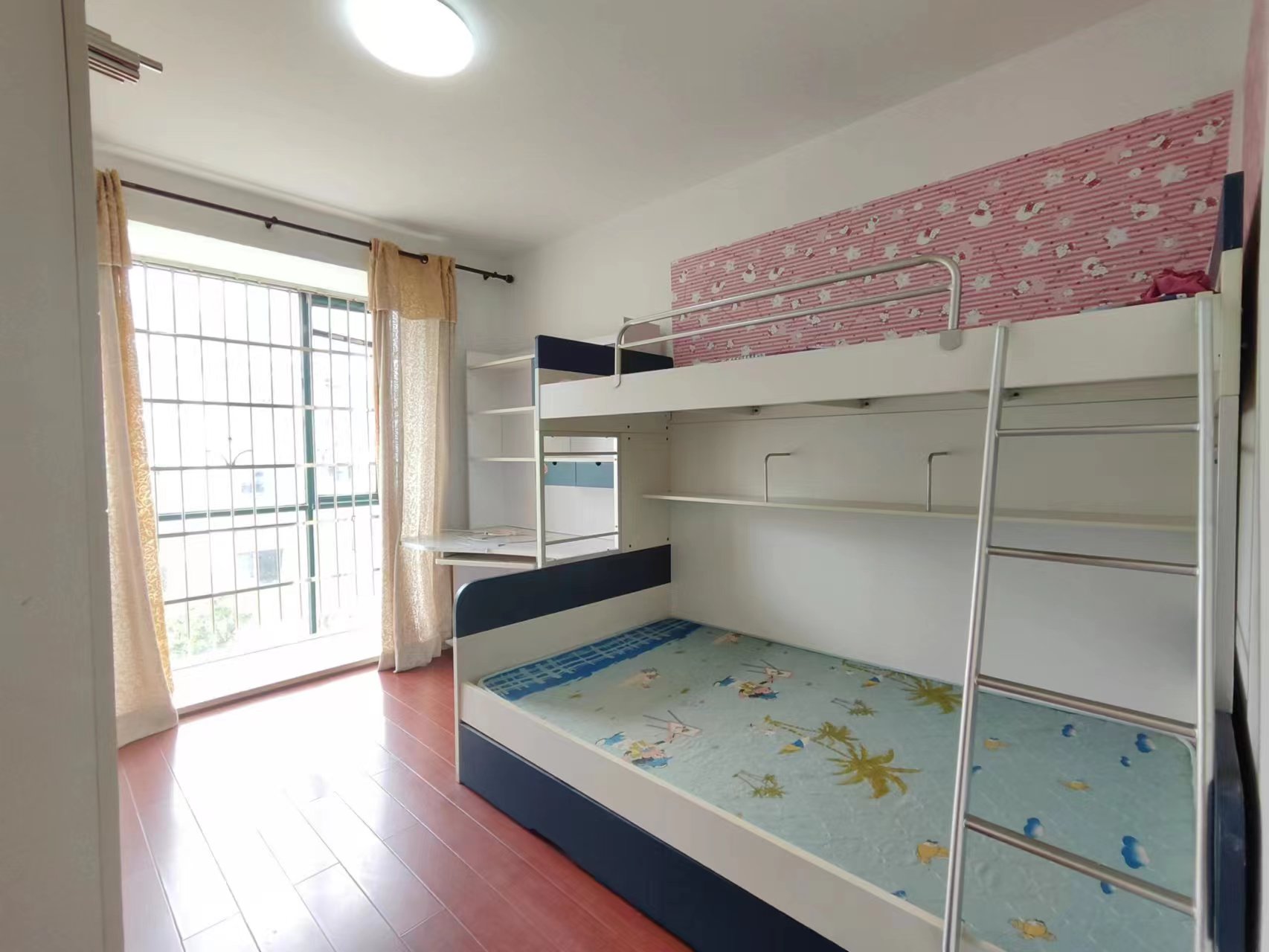 东方新城  4室2厅3卫   3200.00元/月室内图