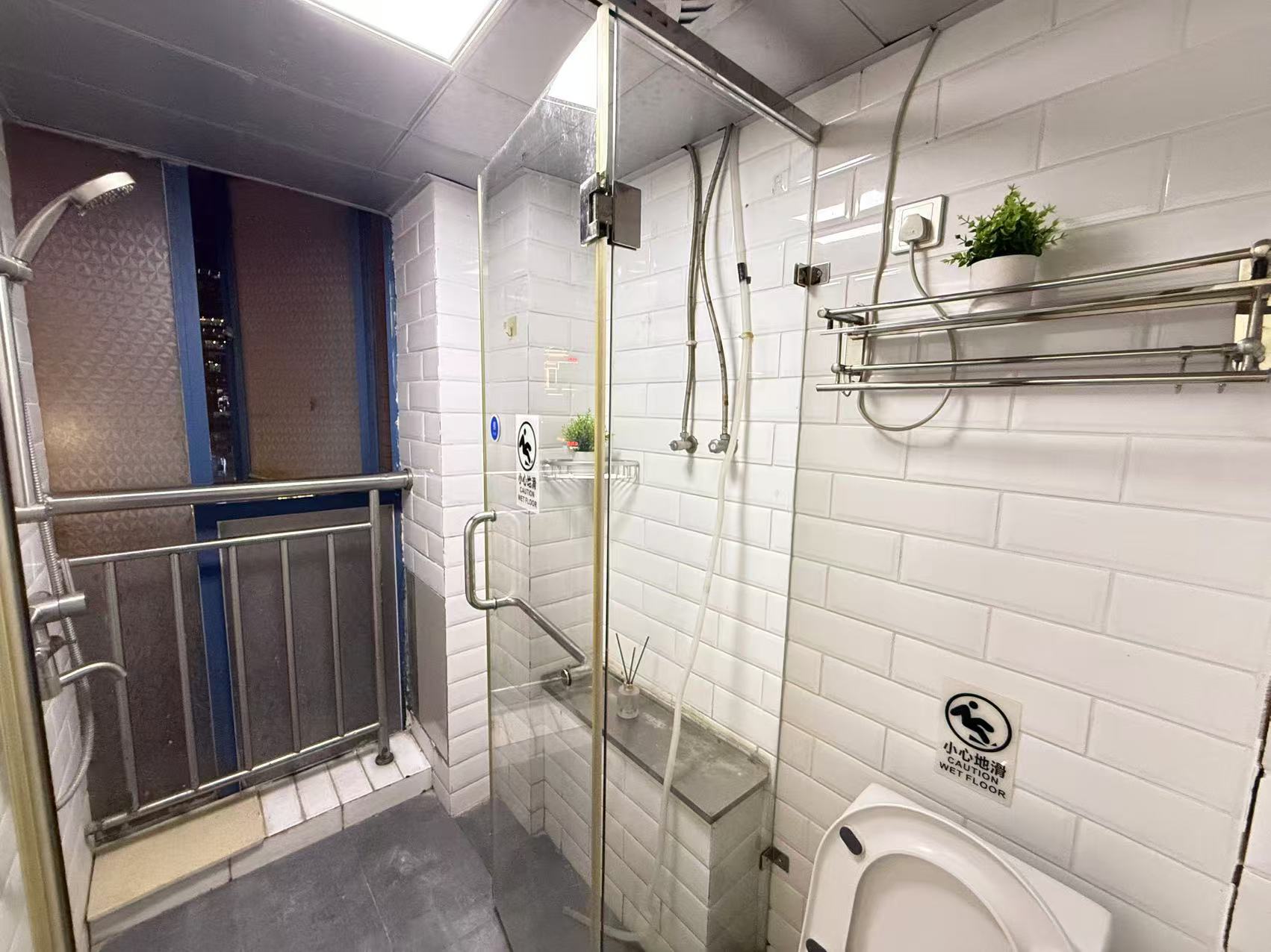 东一国际  1室1厅1卫    2380.0元/月室内图