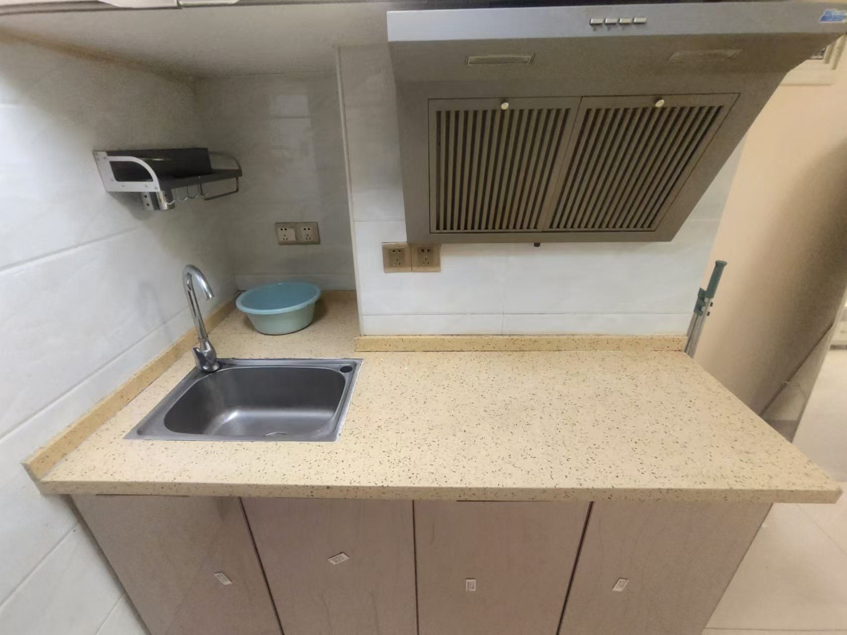步行街大厦  1室1厅1卫   1280.00元/月室内图