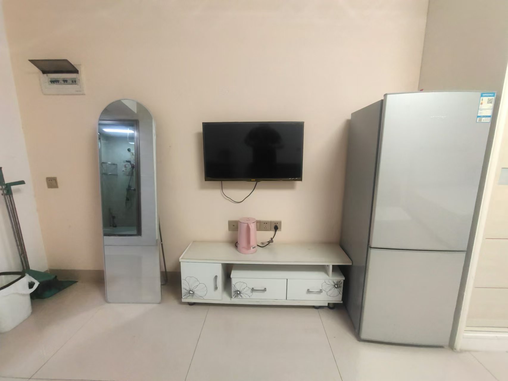步行街大厦  1室1厅1卫   1280.00元/月室内图