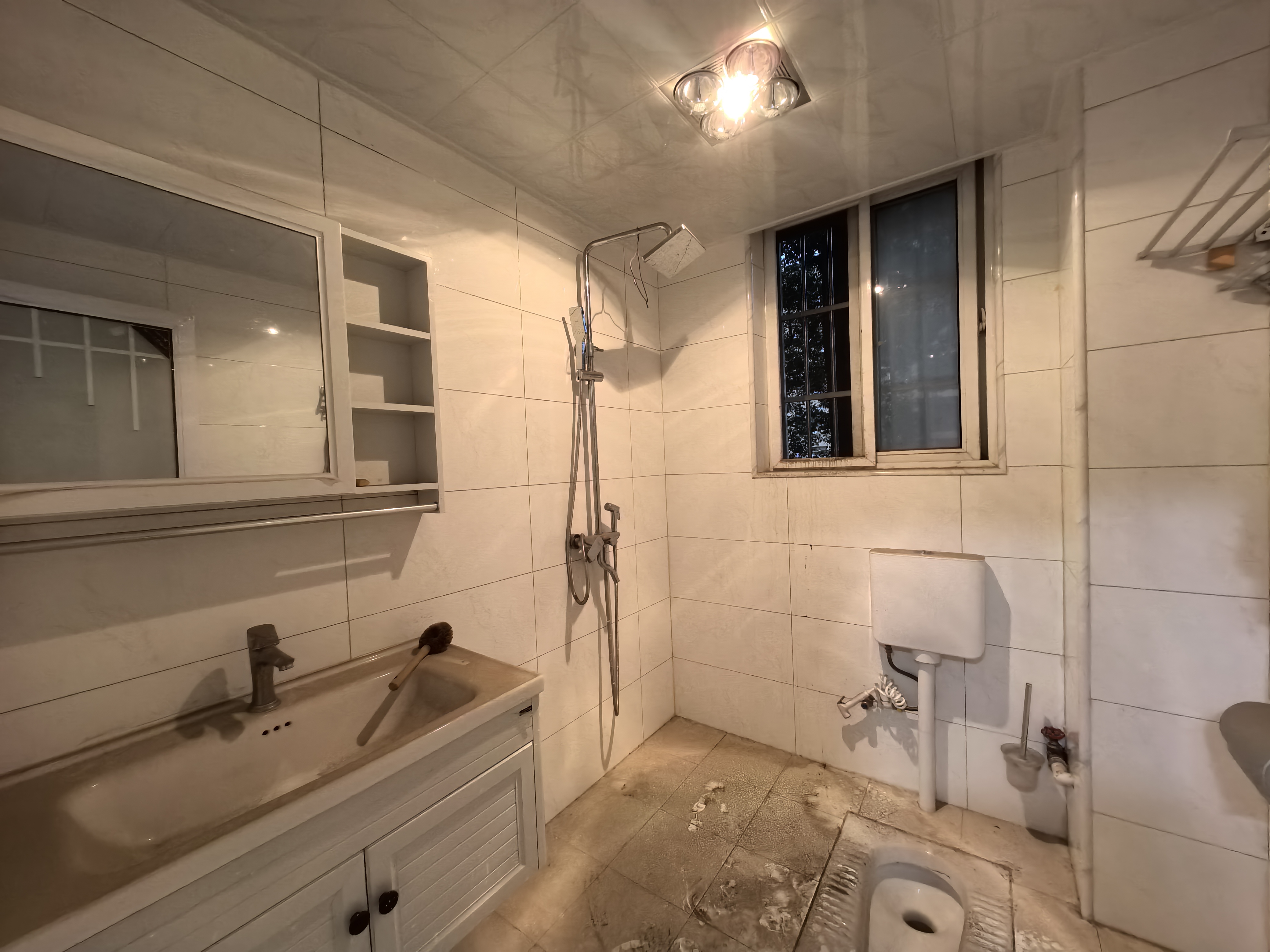 万鑫嘉园(万鑫阳光嘉园) 4室2厅2卫 3000.0元/月 万鑫嘉园(万鑫阳光嘉园) 4室2厅2卫 3000.0元/月室内图