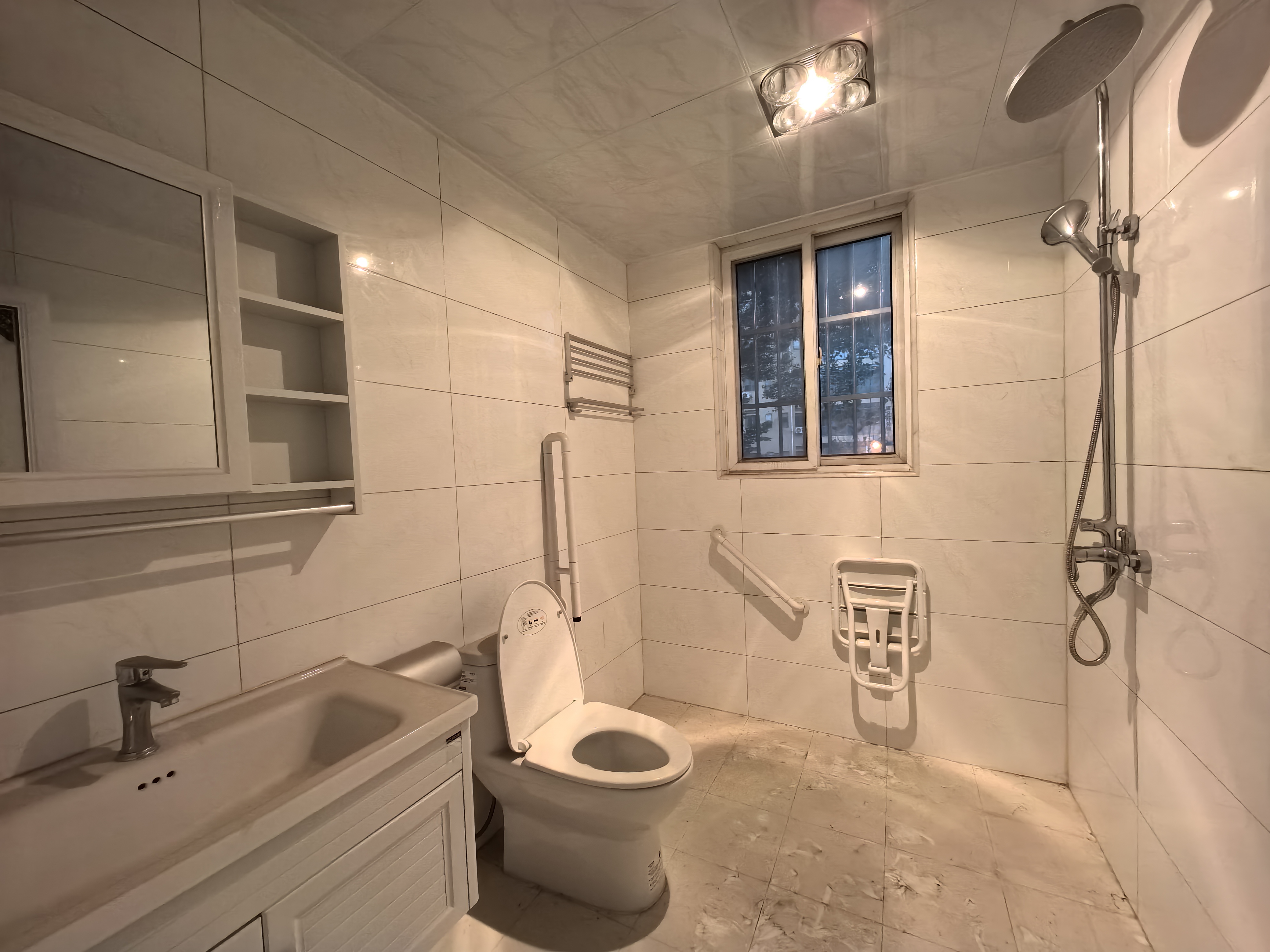 万鑫嘉园(万鑫阳光嘉园) 4室2厅2卫 3000.0元/月 万鑫嘉园(万鑫阳光嘉园) 4室2厅2卫 3000.0元/月室内图