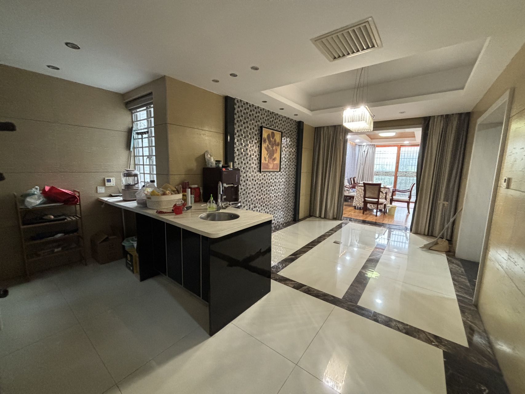 精锐华府别墅区(精锐国际新城)  6室2厅4卫    198.0万 精锐华府别墅区(精锐国际新城)  6室2厅4卫    198.0万室内图