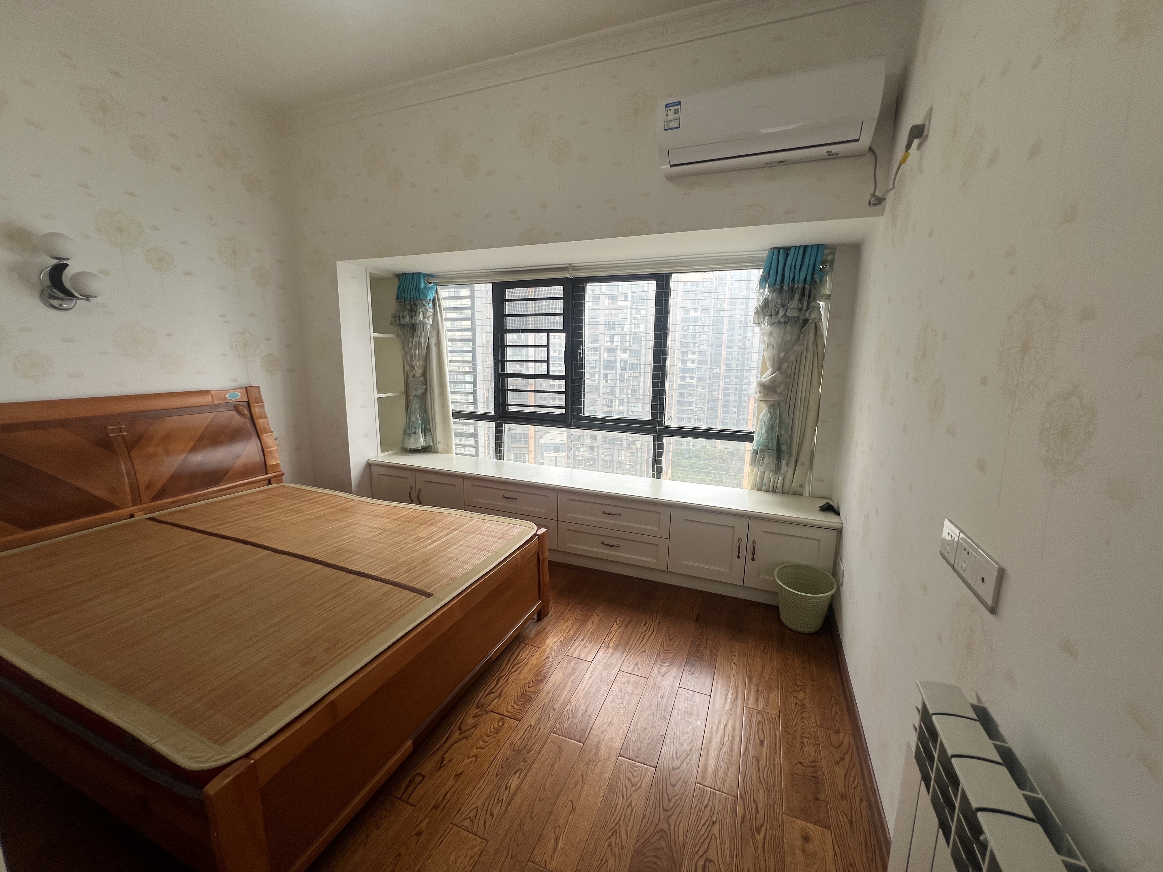 新景未来城 3室2厅2卫 1600.0元/月 新景未来城 3室2厅2卫 1600.0元/月室内图