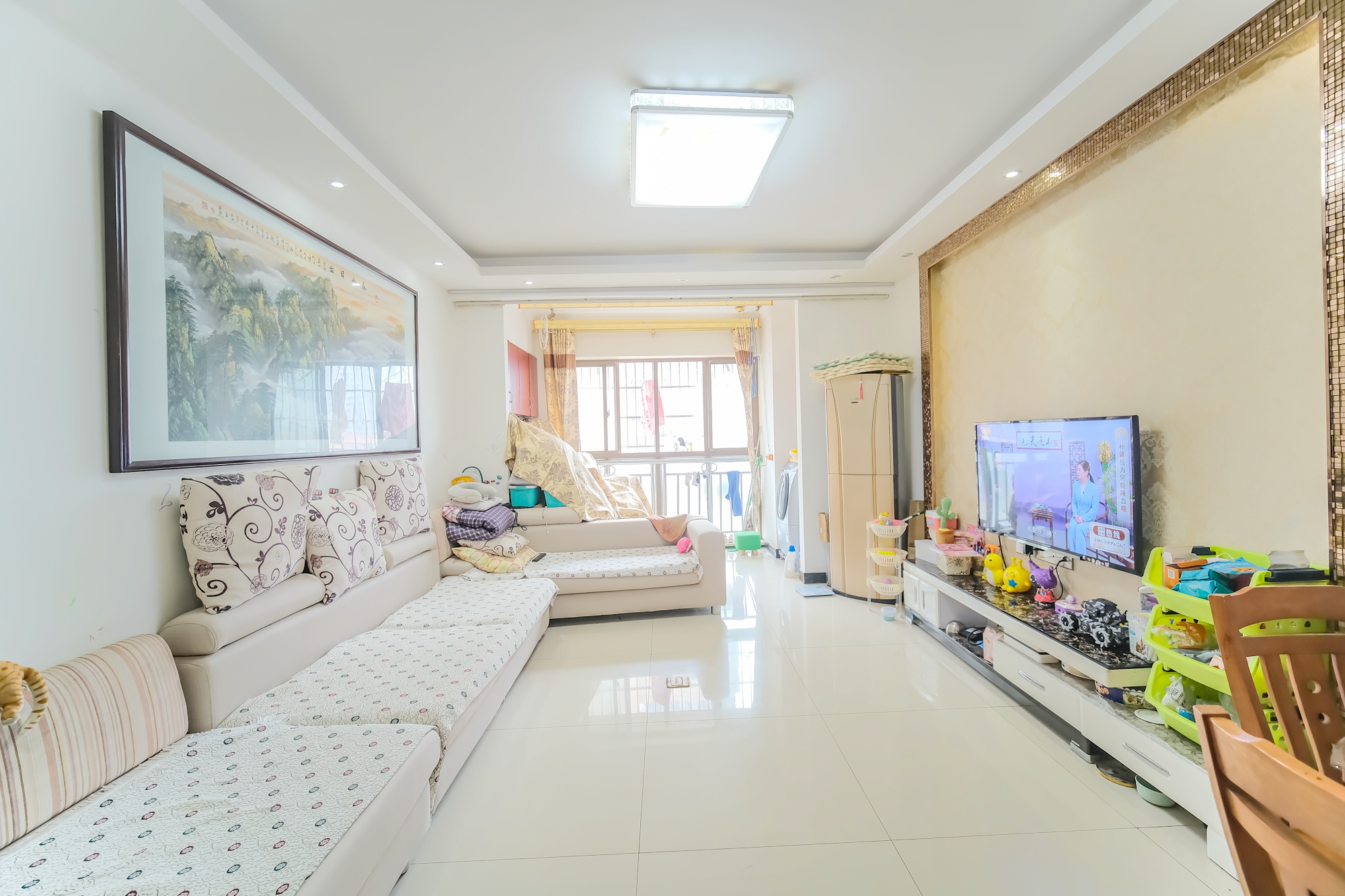 四季星城 3室2厅2卫 71.8万 四季星城 3室2厅2卫 71.8万客厅