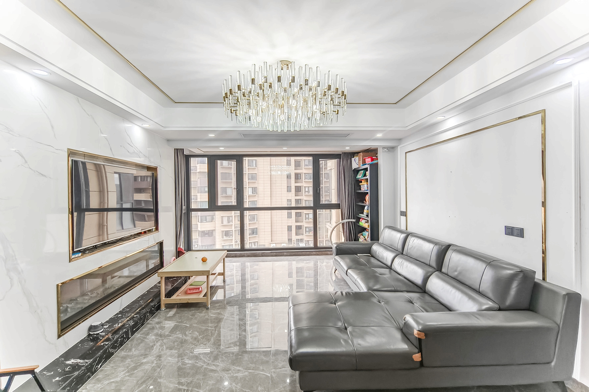 保利香槟国际 4室2厅2卫 115.0万 保利香槟国际 4室2厅2卫 115.0万客厅