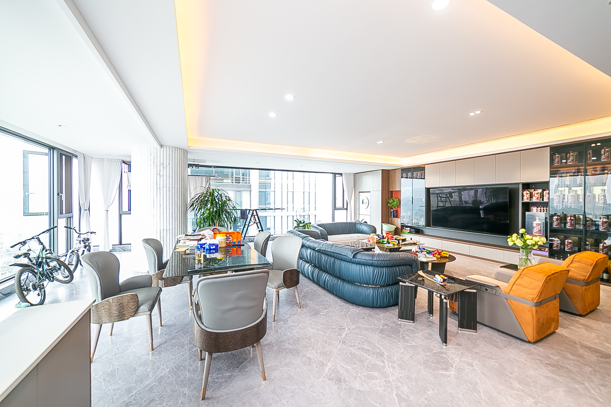 万科紫台  4室2厅2卫    620.0万客厅