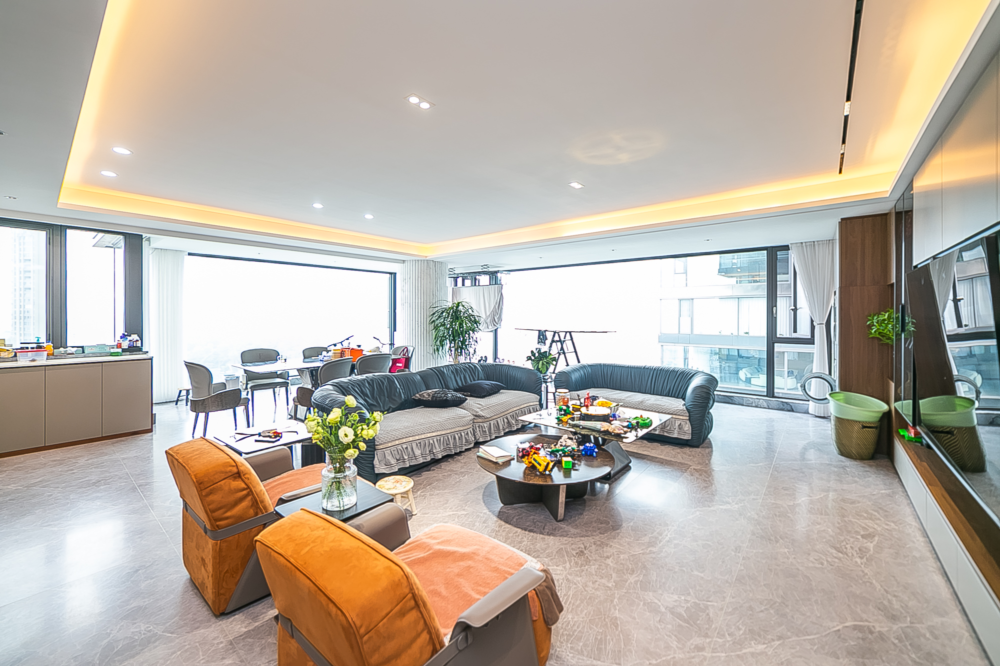 万科紫台  4室2厅2卫    620.0万客厅