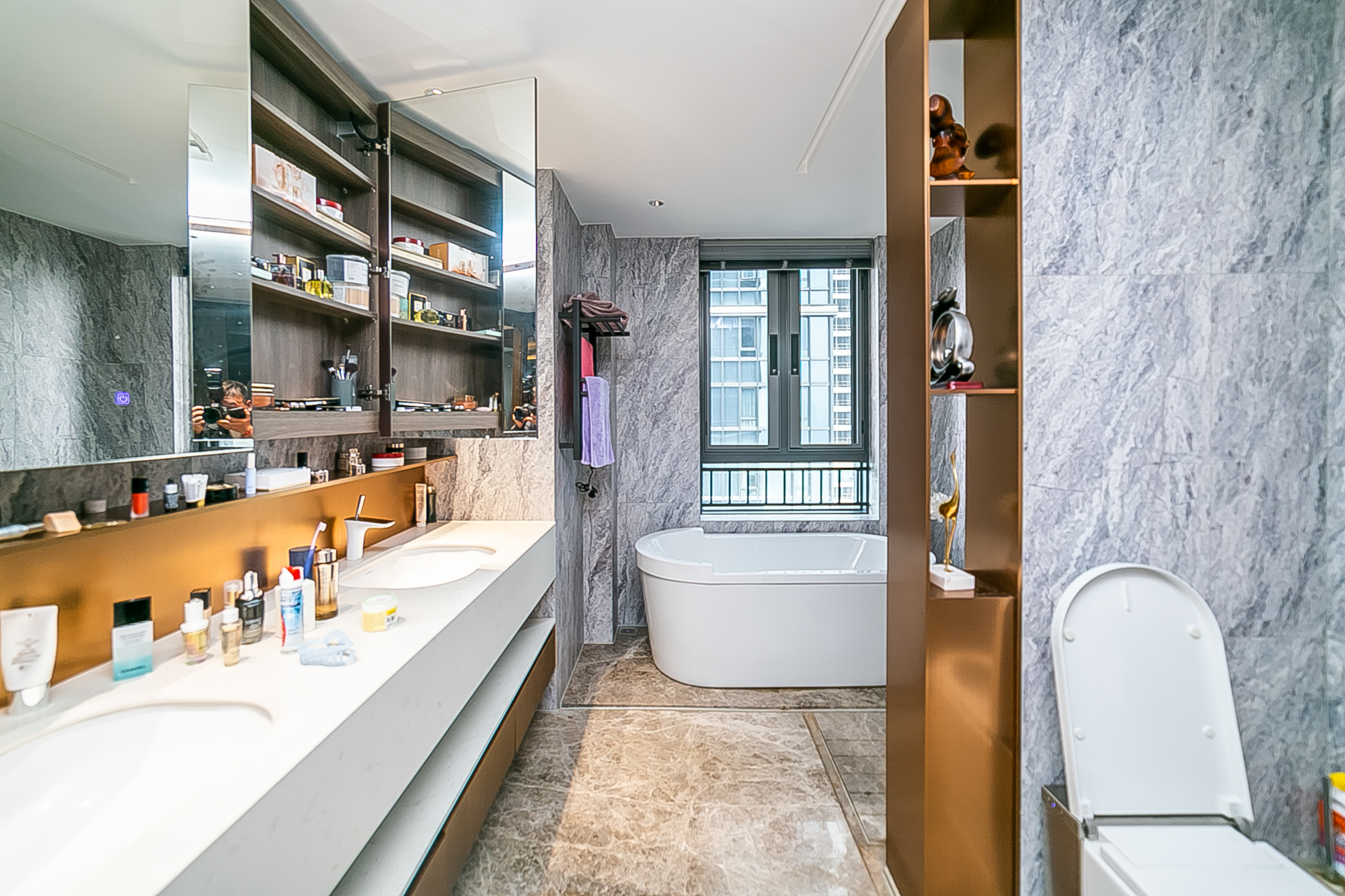 万科紫台  4室2厅2卫    620.0万卫生间