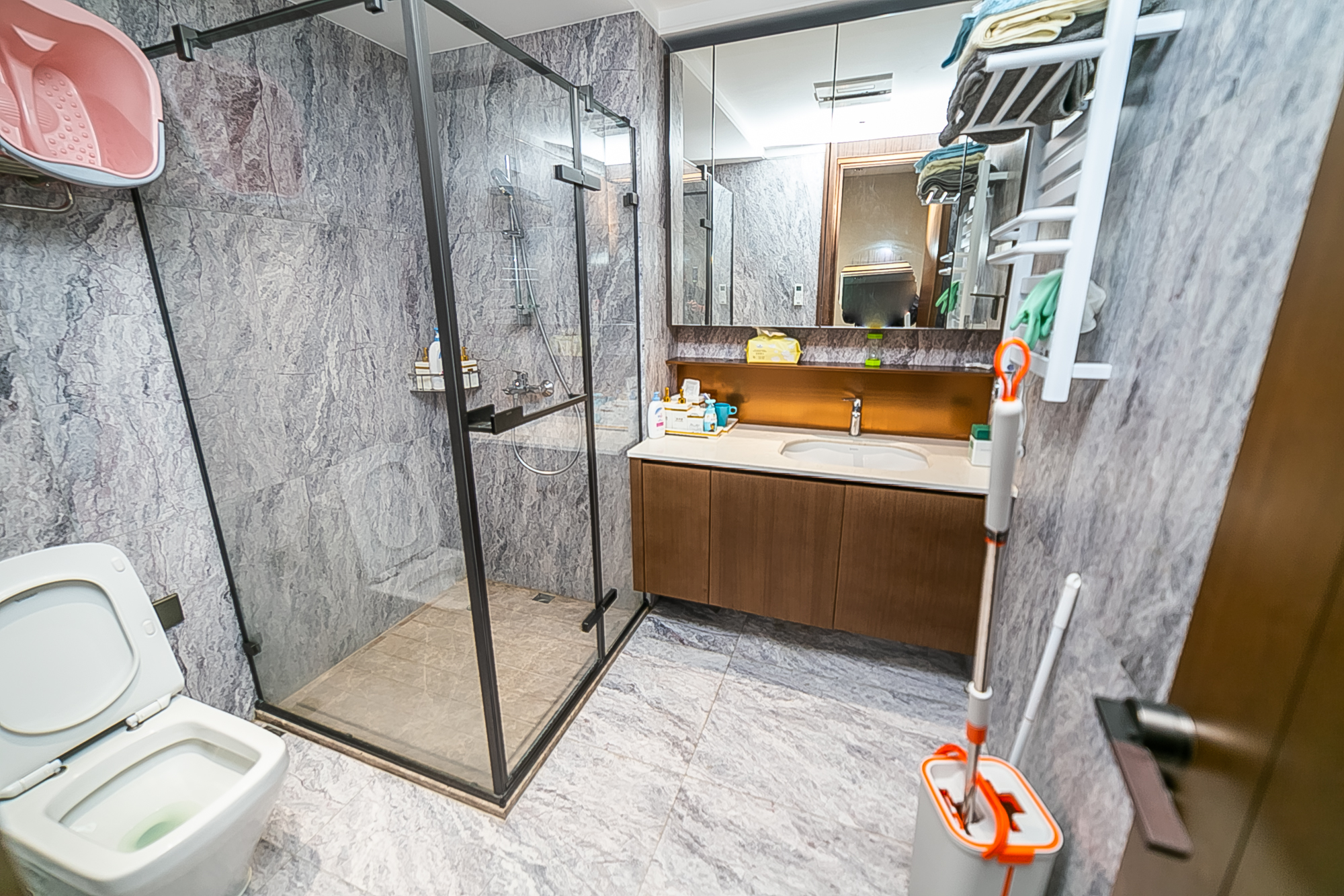 万科紫台  4室2厅2卫    620.0万卫生间