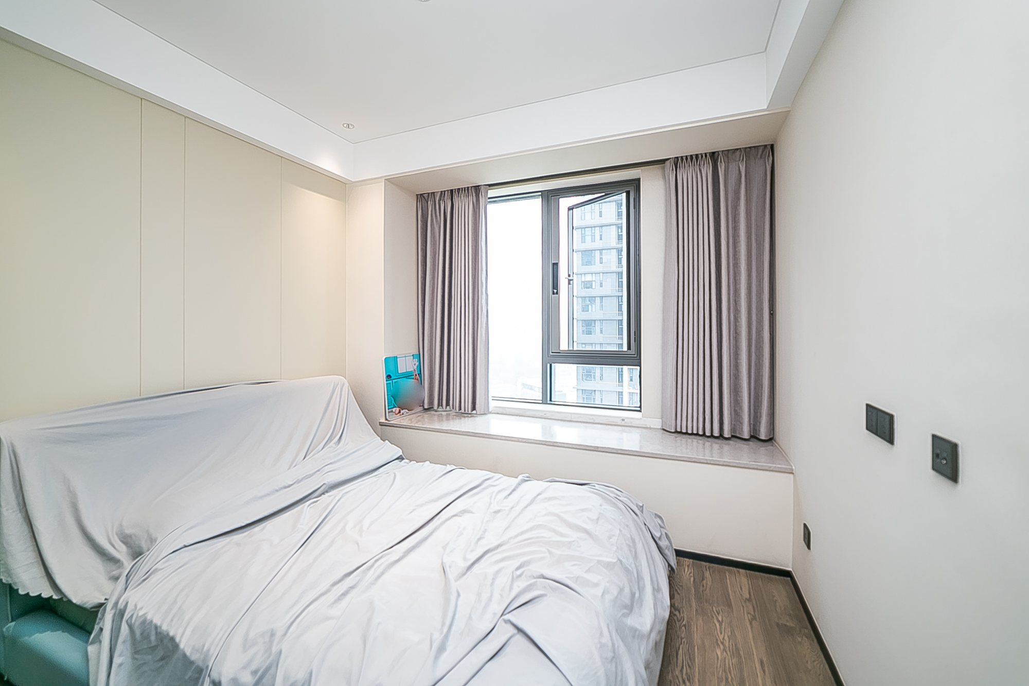 万科紫台  4室2厅2卫    620.0万卧室