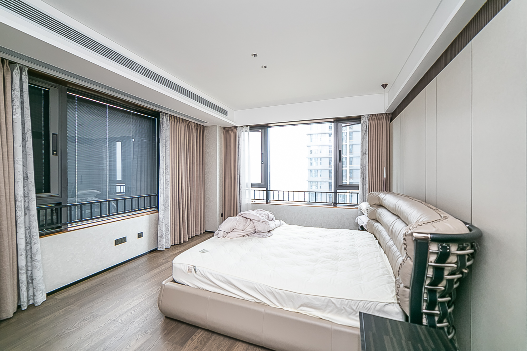 万科紫台  4室2厅2卫    620.0万卧室