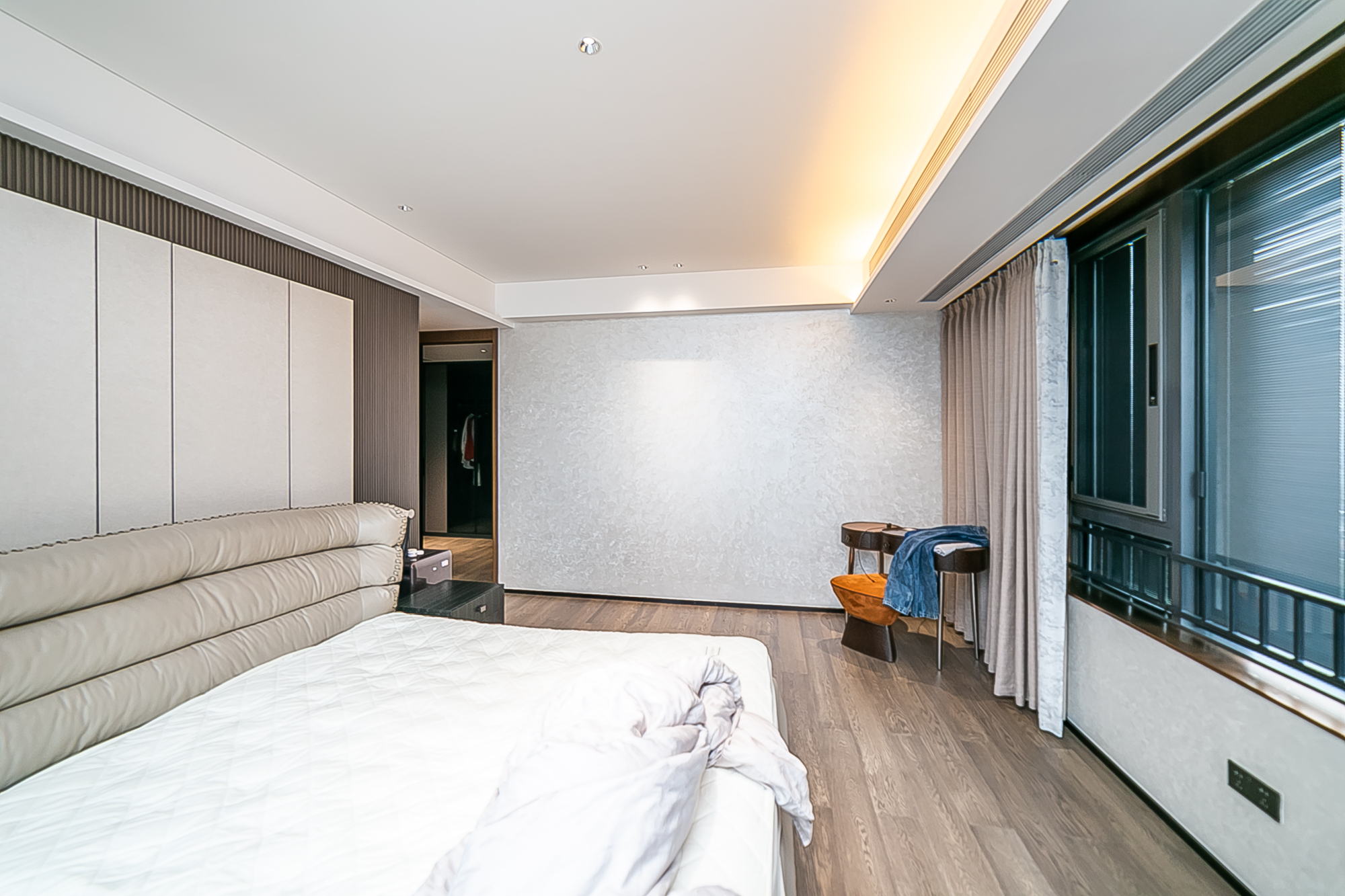 万科紫台  4室2厅2卫    620.0万卧室