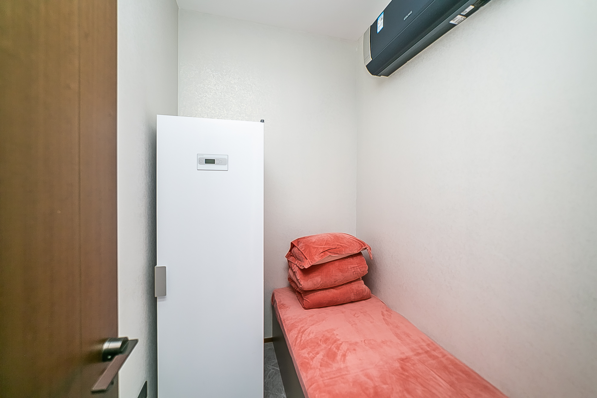 万科紫台  4室2厅2卫    620.0万卧室