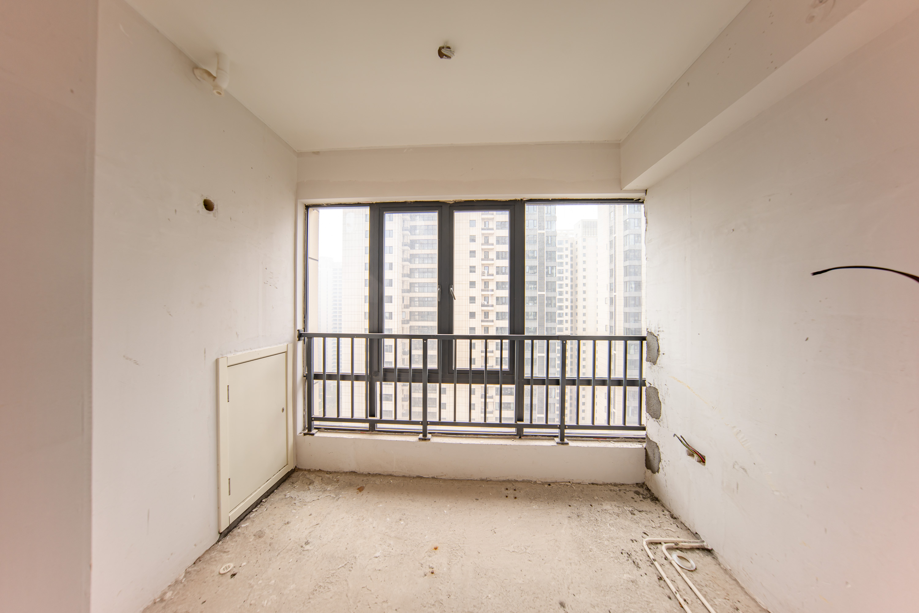 建投象山国际  4室2厅2卫   198.00万阳台