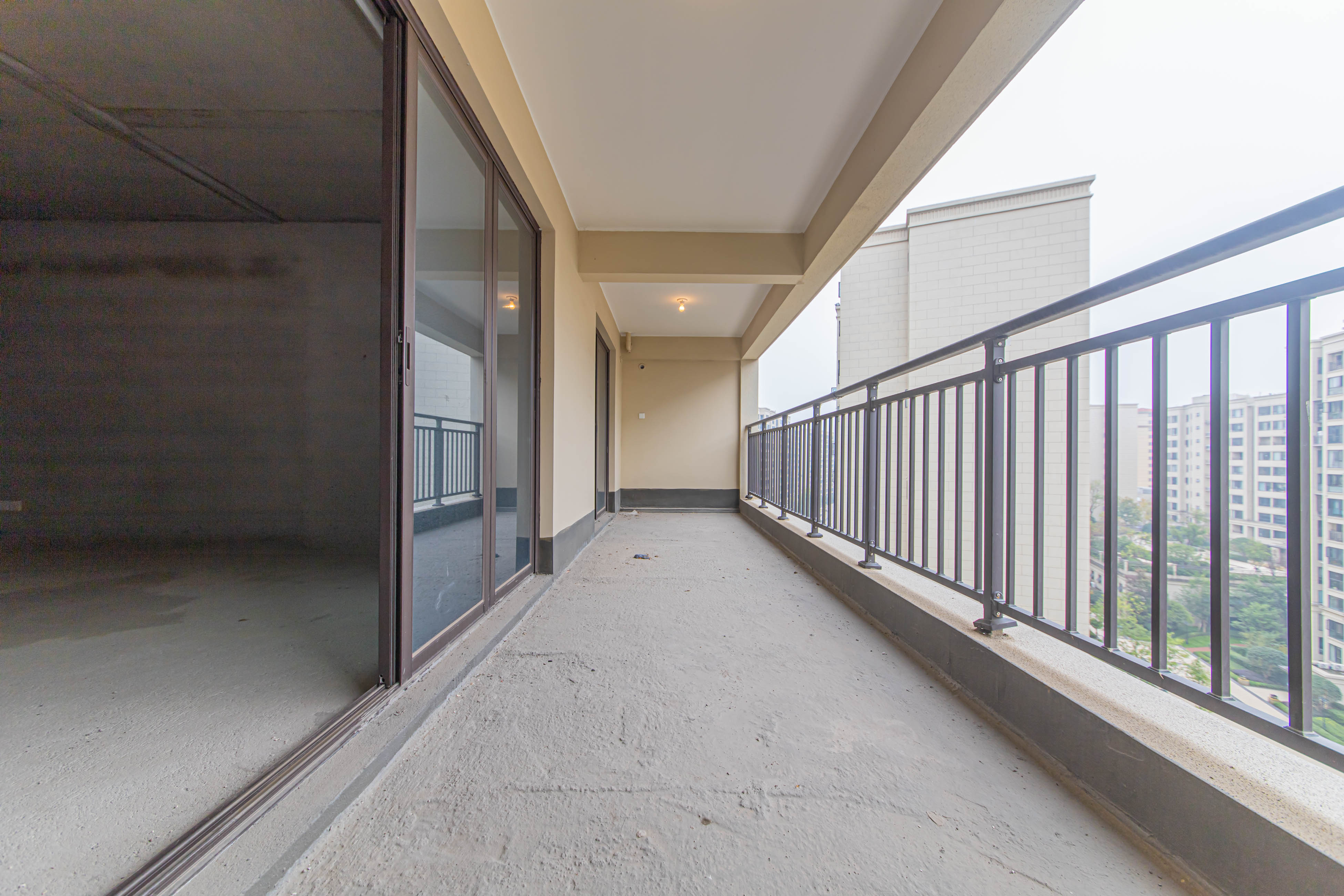 长沙美的梧桐庄园  4室2厅3卫    215.0万 长沙美的梧桐庄园  4室2厅3卫    215.0万阳台