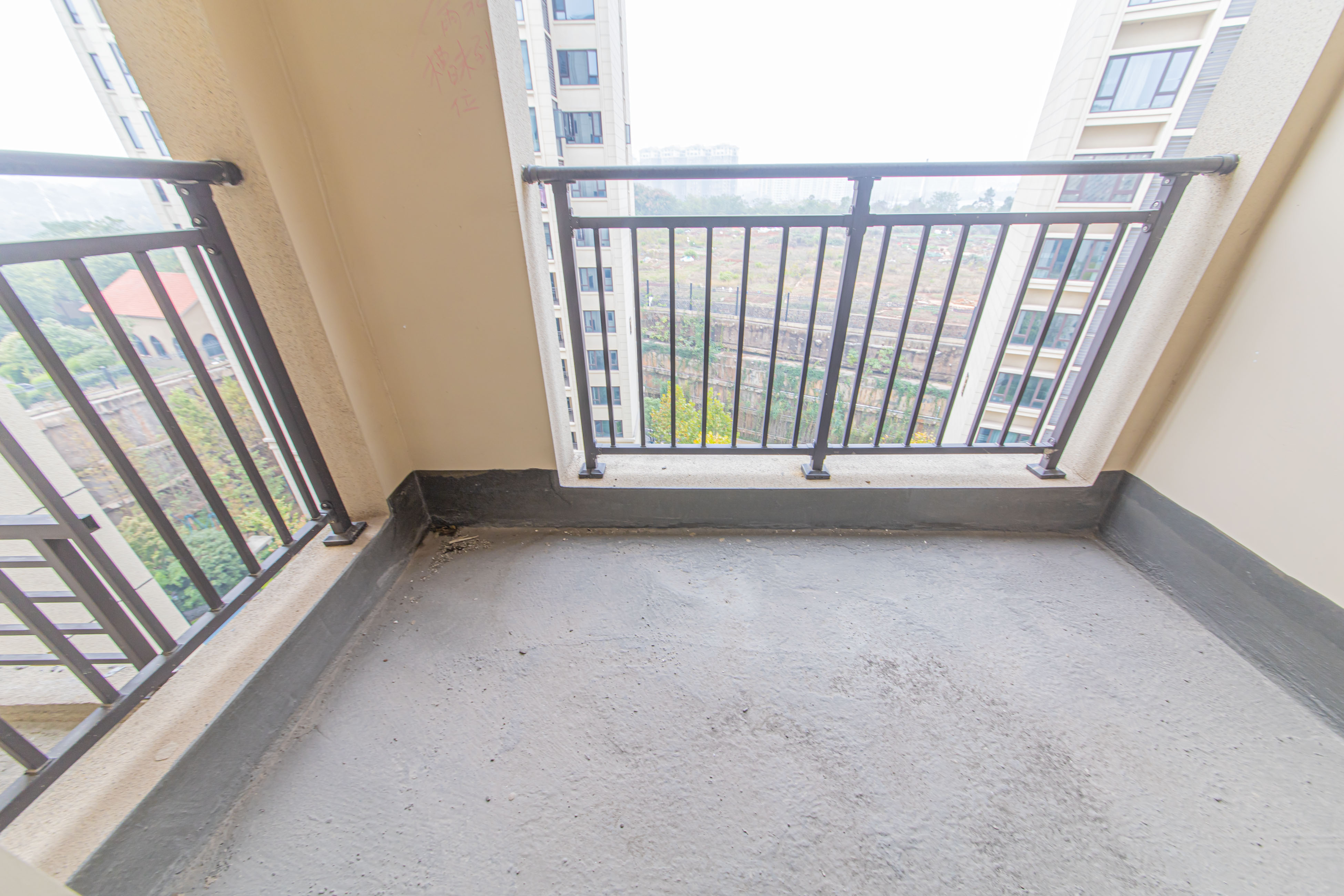 长沙美的梧桐庄园  4室2厅3卫    215.0万 长沙美的梧桐庄园  4室2厅3卫    215.0万阳台