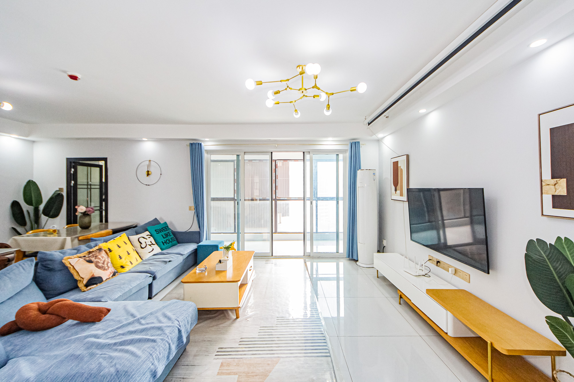 北辰三角洲C2区 4室2厅2卫 178.0万 北辰三角洲C2区 4室2厅2卫 178.0万客厅