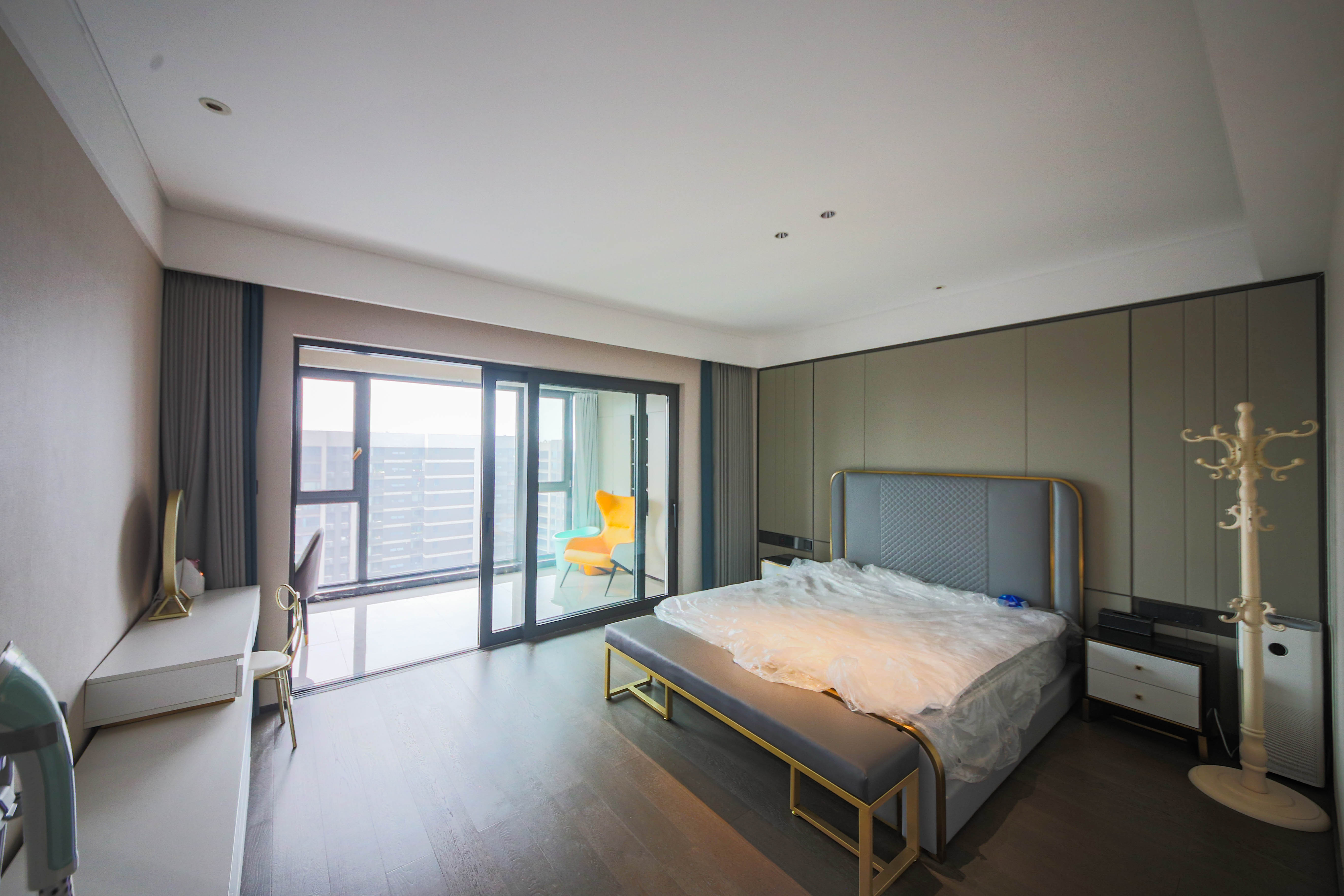 印湘江一期 4室2厅2卫 380.0万 印湘江一期 4室2厅2卫 380.0万卧室