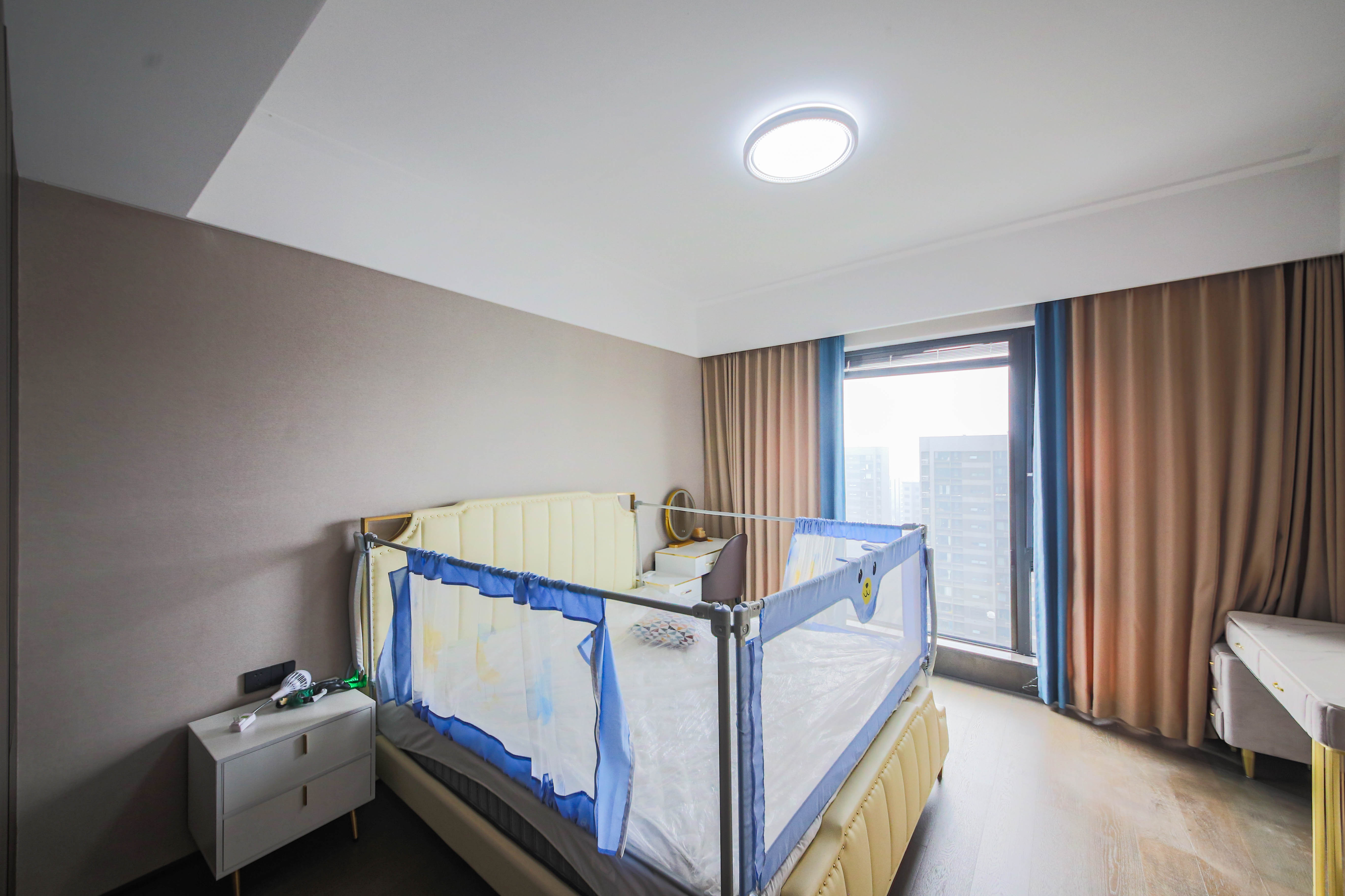 印湘江一期 4室2厅2卫 380.0万 印湘江一期 4室2厅2卫 380.0万卧室