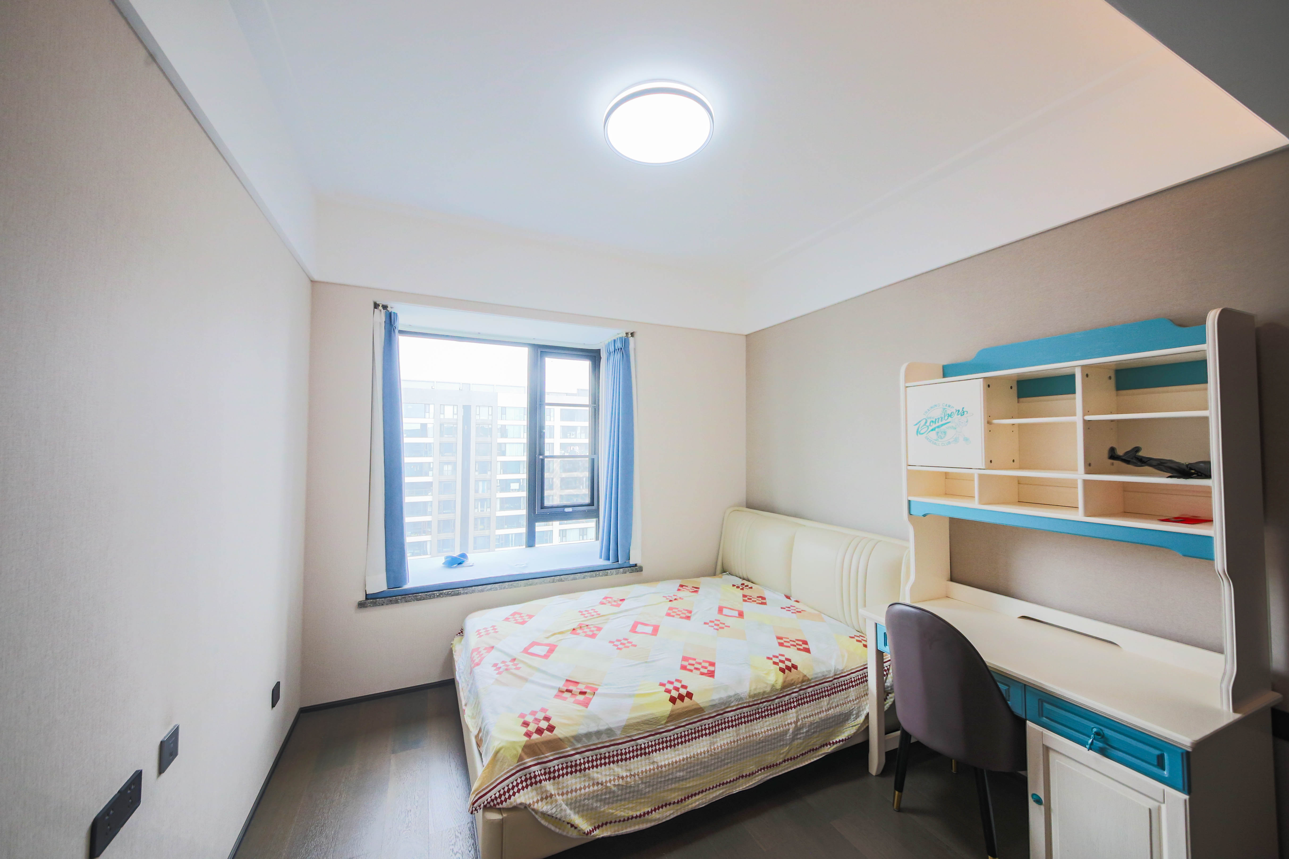 印湘江一期 4室2厅2卫 380.0万 印湘江一期 4室2厅2卫 380.0万卧室