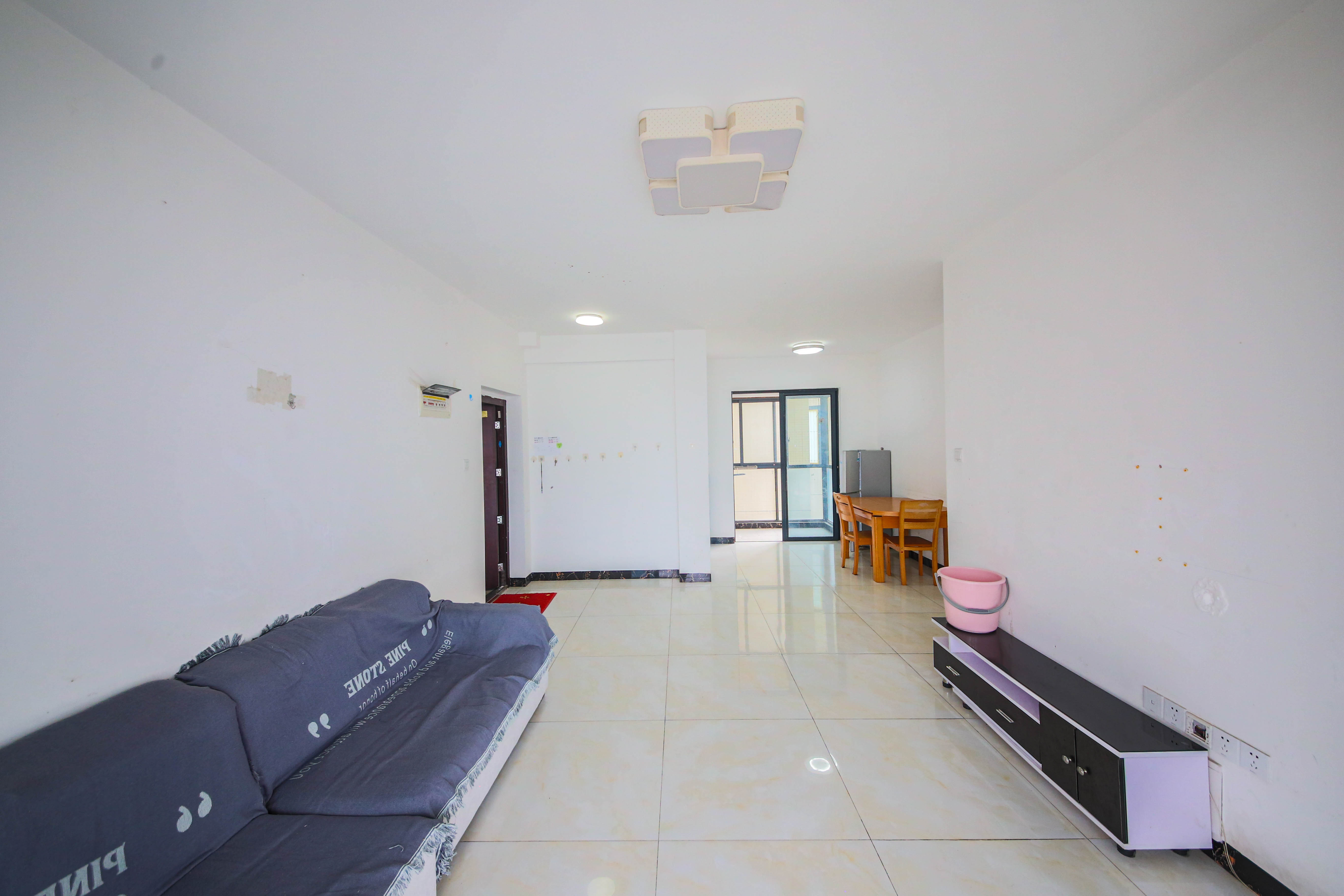 丽水熙园 3室2厅2卫 99.8万 丽水熙园 3室2厅2卫 99.8万客厅