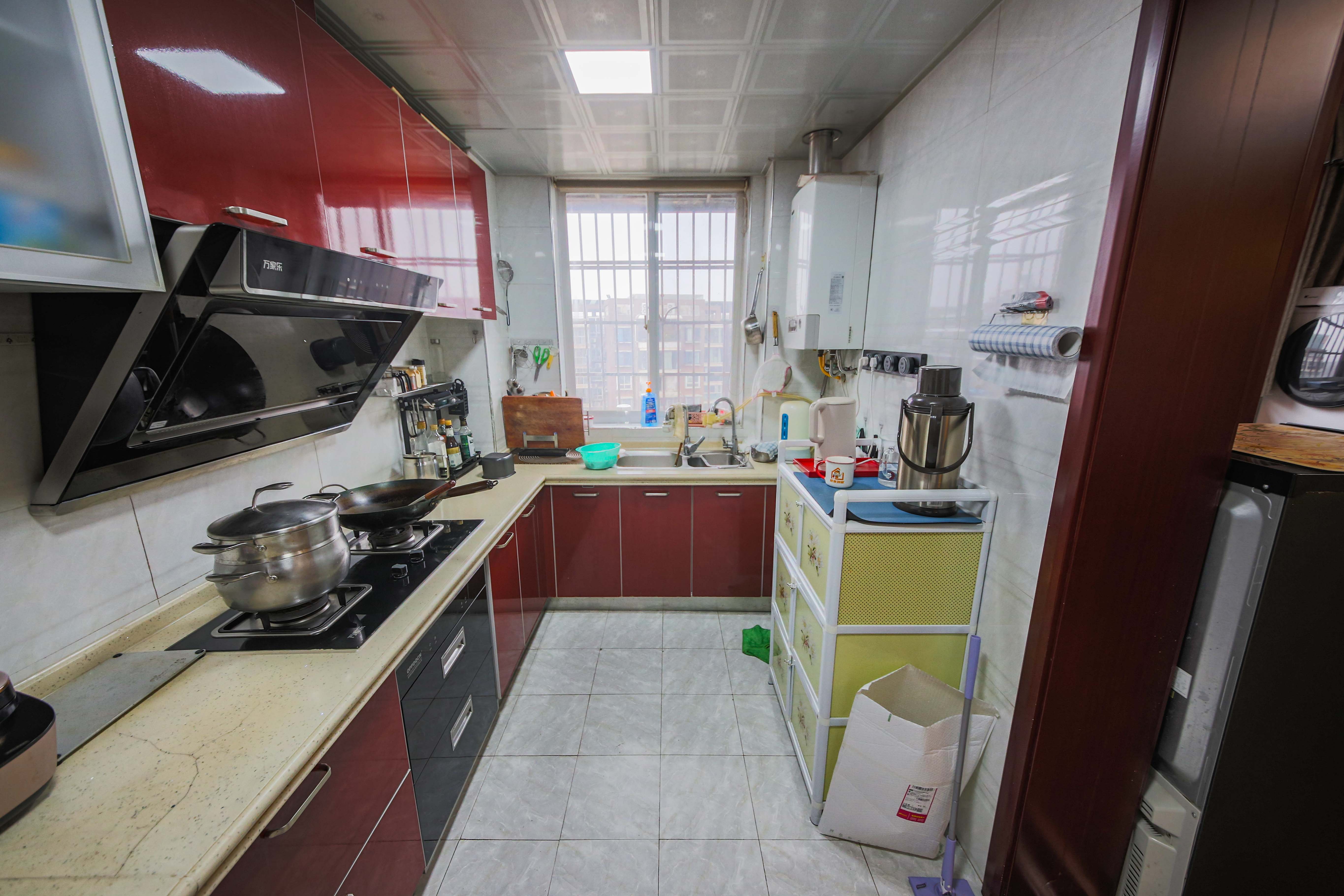 升远君尚嘉筑  5室2厅2卫    178.8万 升远君尚嘉筑  5室2厅2卫    178.8万厨房