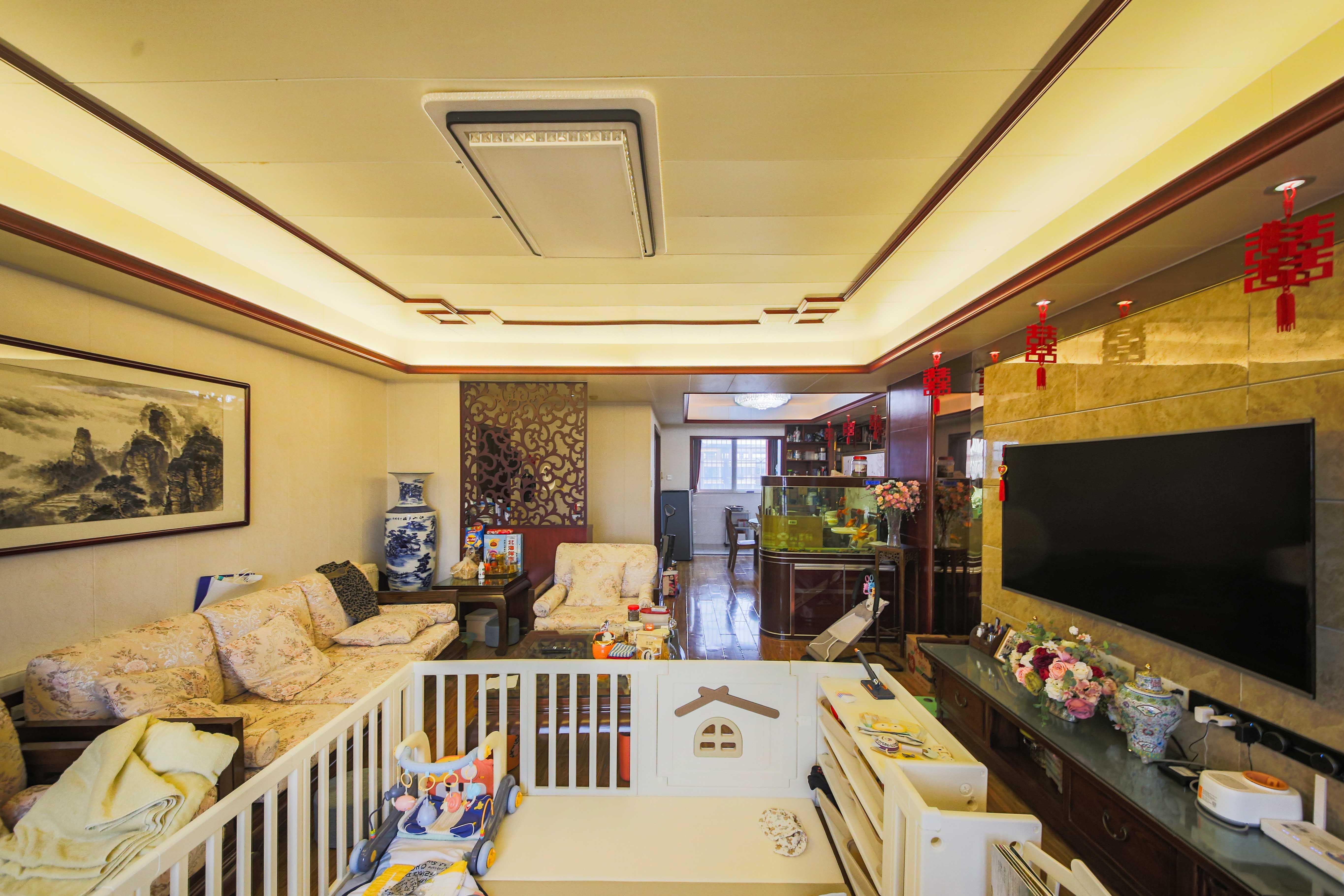 升远君尚嘉筑  5室2厅2卫    178.8万 升远君尚嘉筑  5室2厅2卫    178.8万客厅