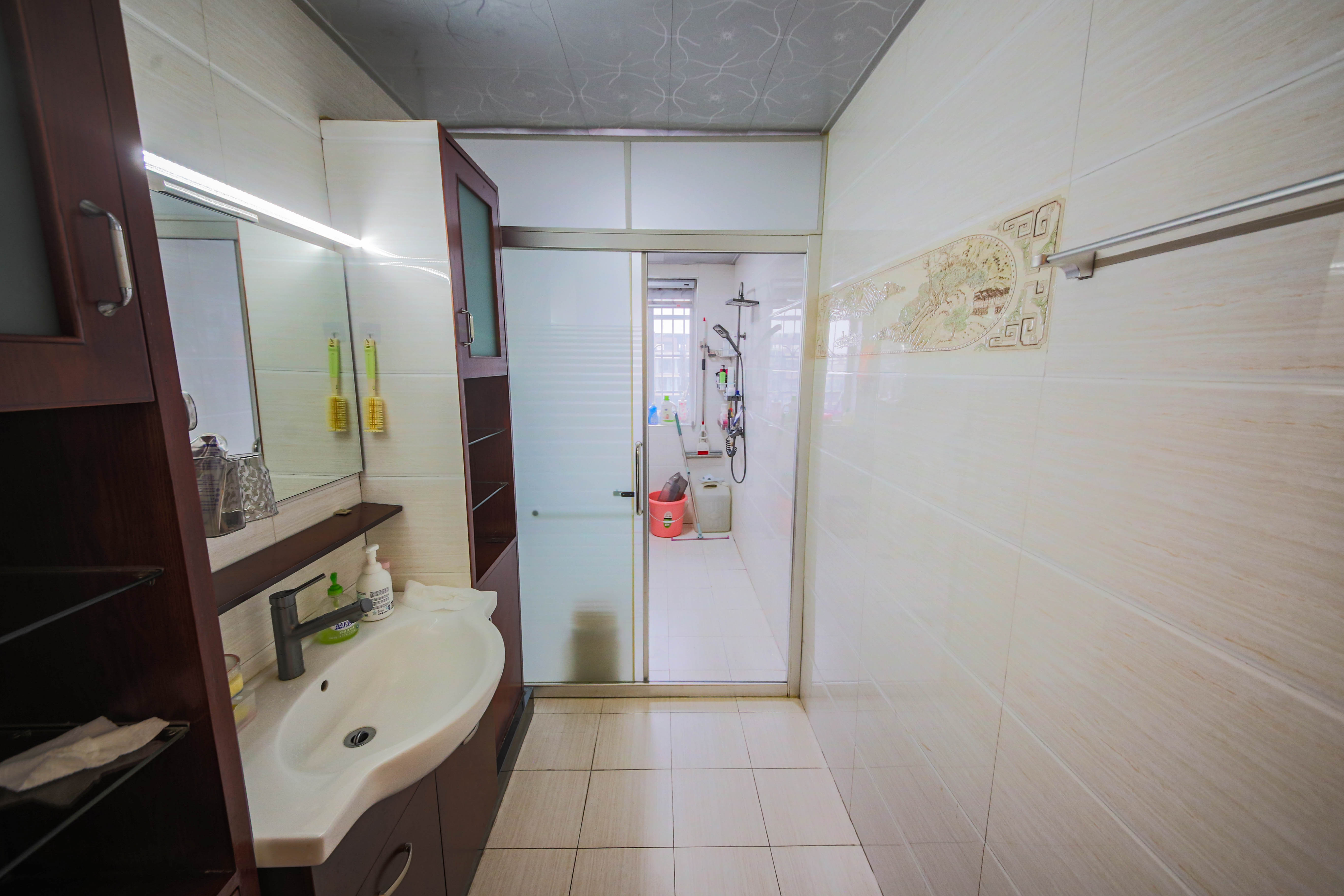 升远君尚嘉筑  5室2厅2卫    178.8万 升远君尚嘉筑  5室2厅2卫    178.8万卫生间