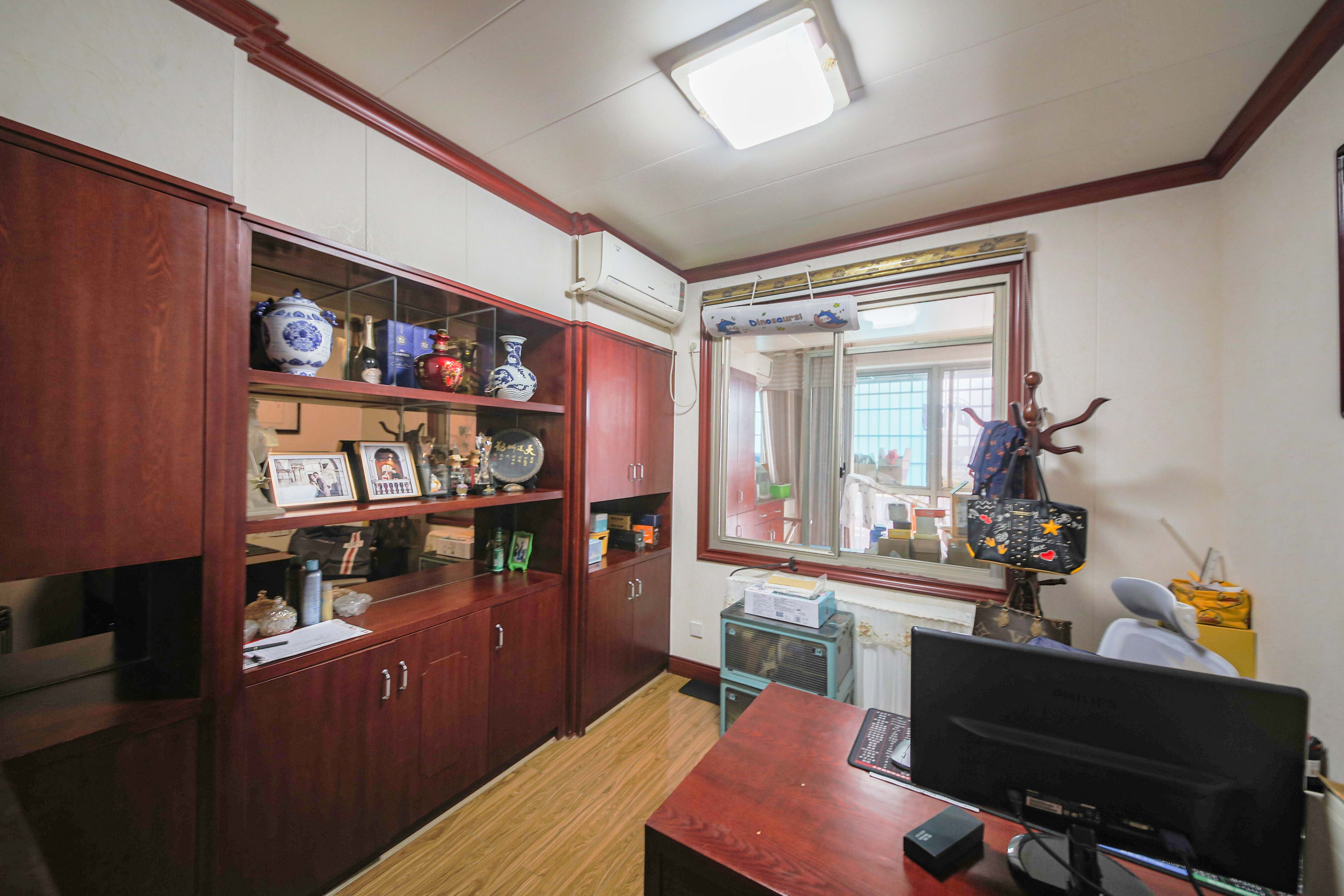 升远君尚嘉筑  5室2厅2卫    178.8万 升远君尚嘉筑  5室2厅2卫    178.8万卧室