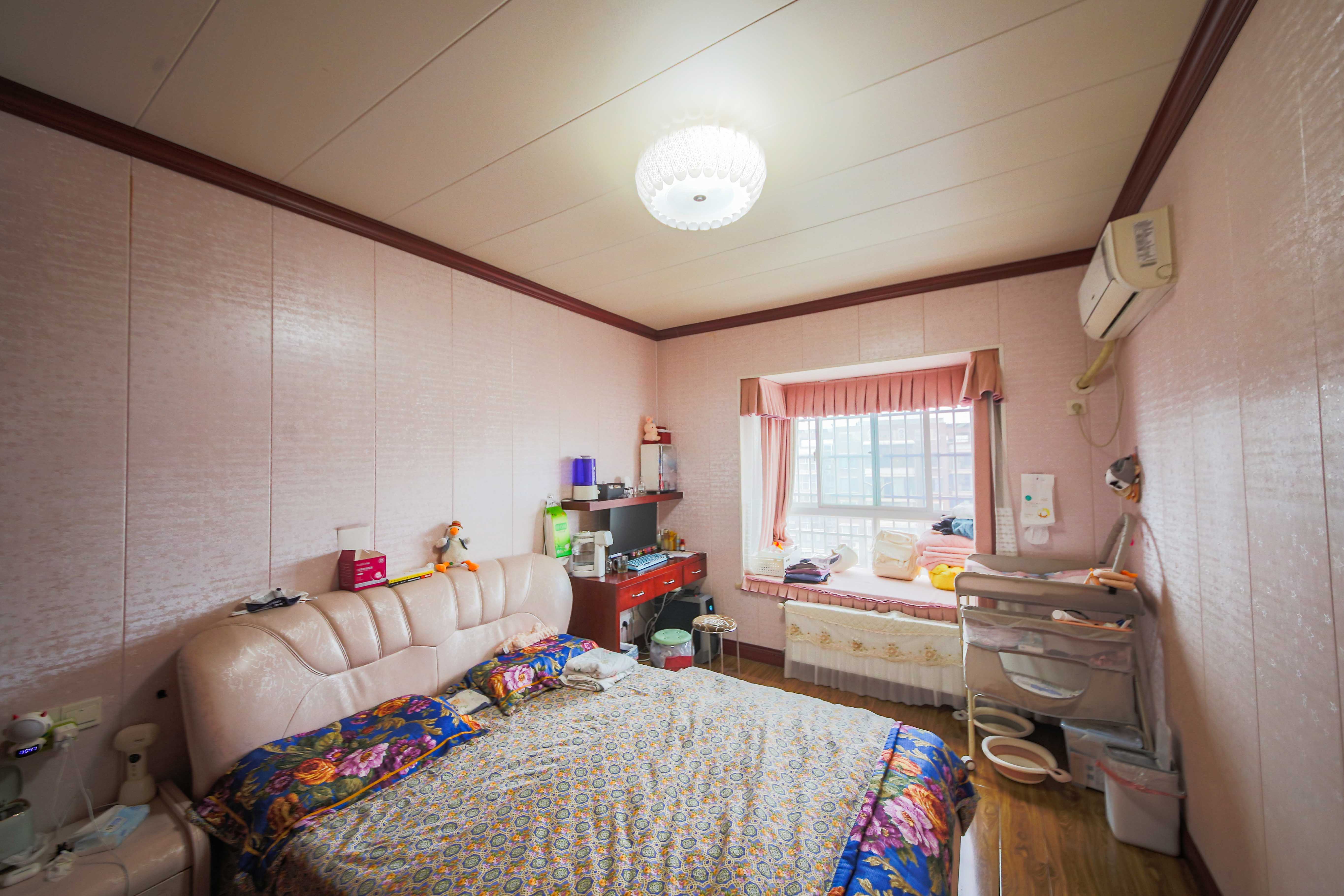 升远君尚嘉筑  5室2厅2卫    178.8万 升远君尚嘉筑  5室2厅2卫    178.8万卧室