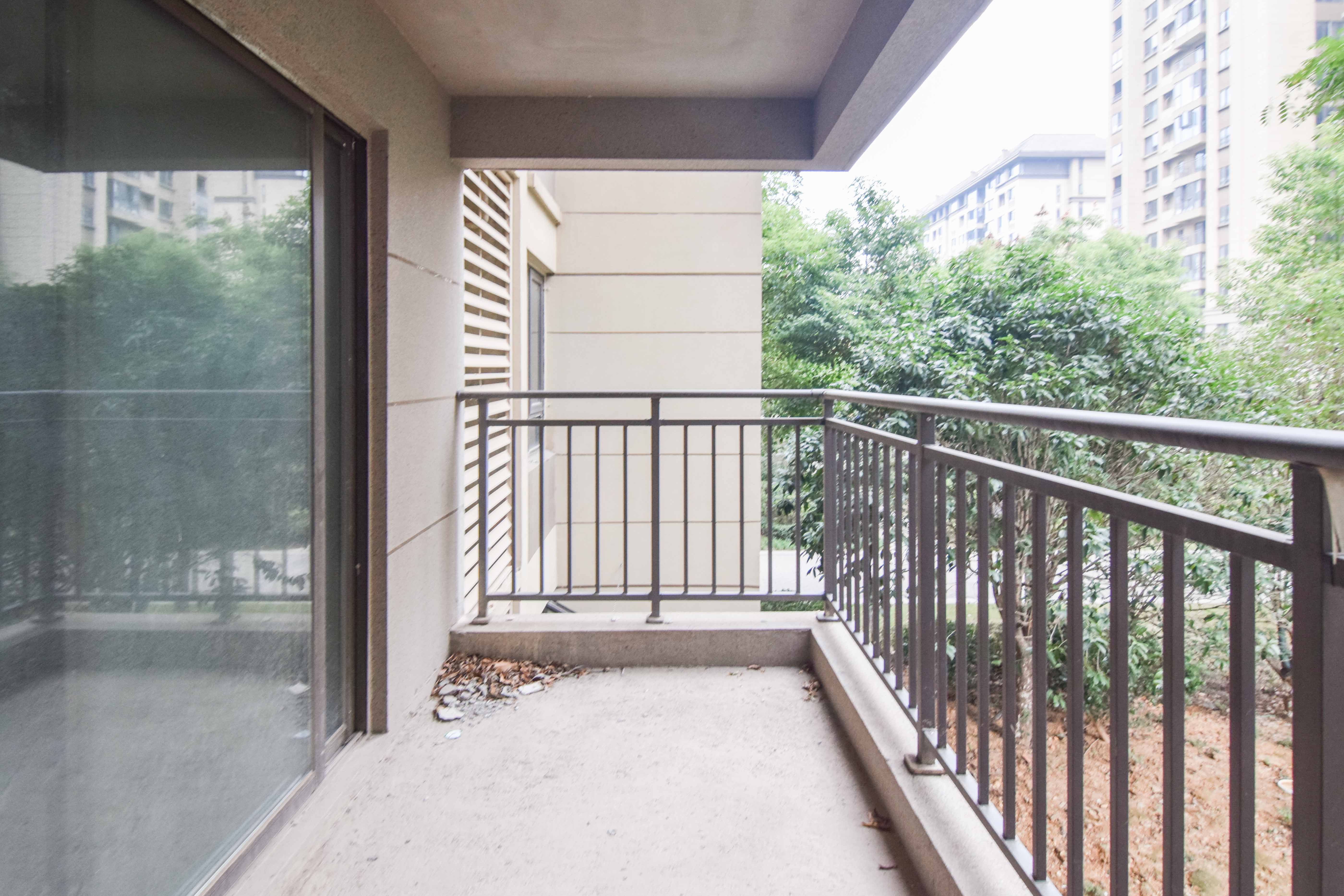 华润桃源里 4室2厅2卫 61.8万 华润桃源里 4室2厅2卫 61.8万阳台