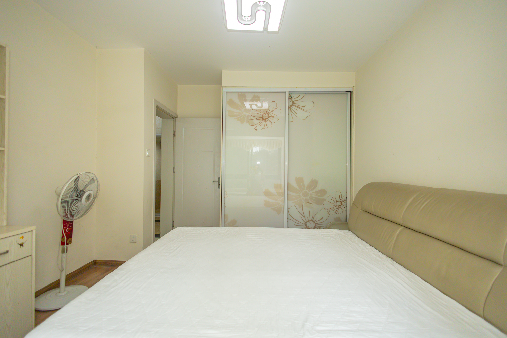 蝴蝶谷 2室2厅1卫 47.0万 蝴蝶谷 2室2厅1卫 47.0万卧室