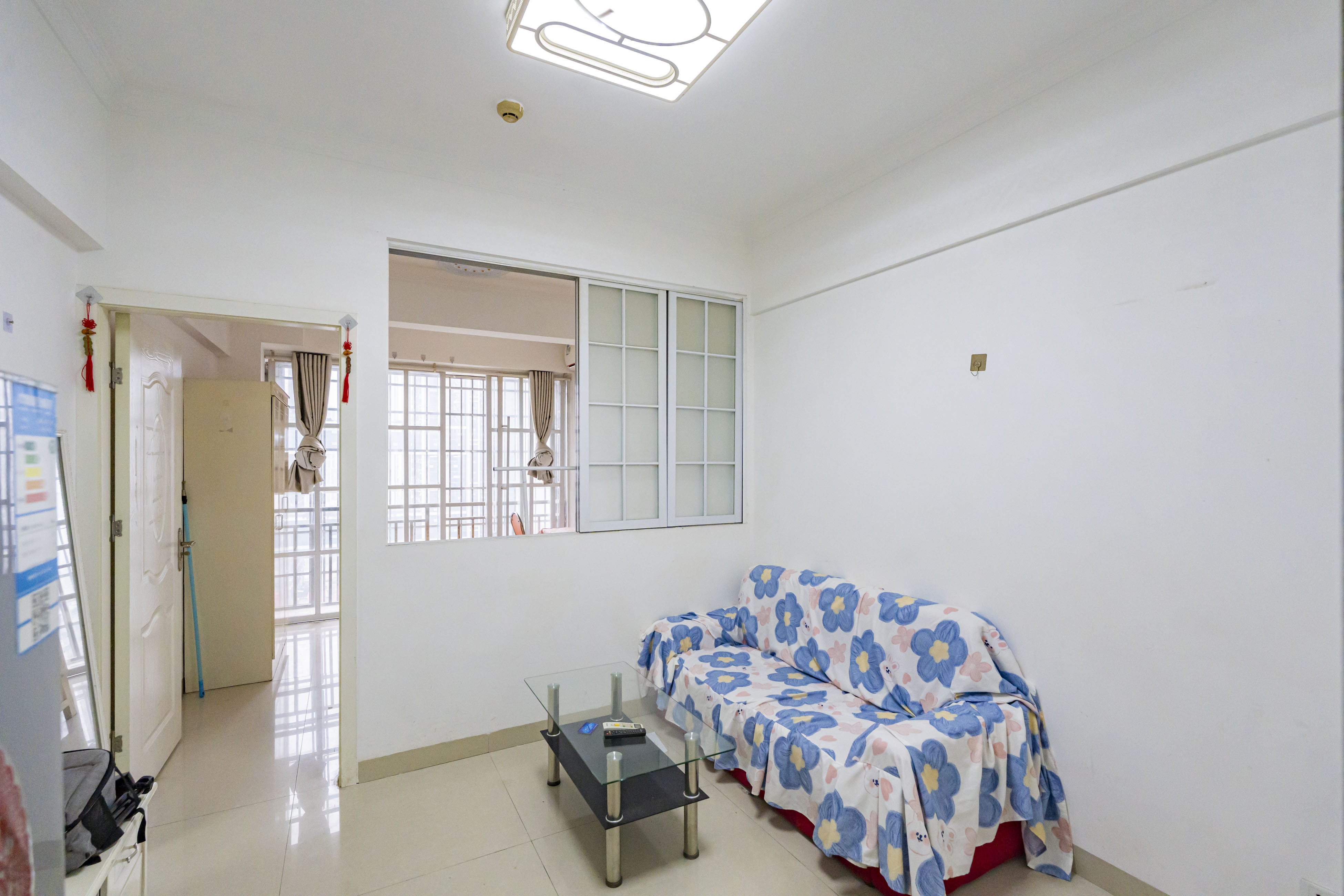 名富公寓  1室1厅1卫    37.0万客厅