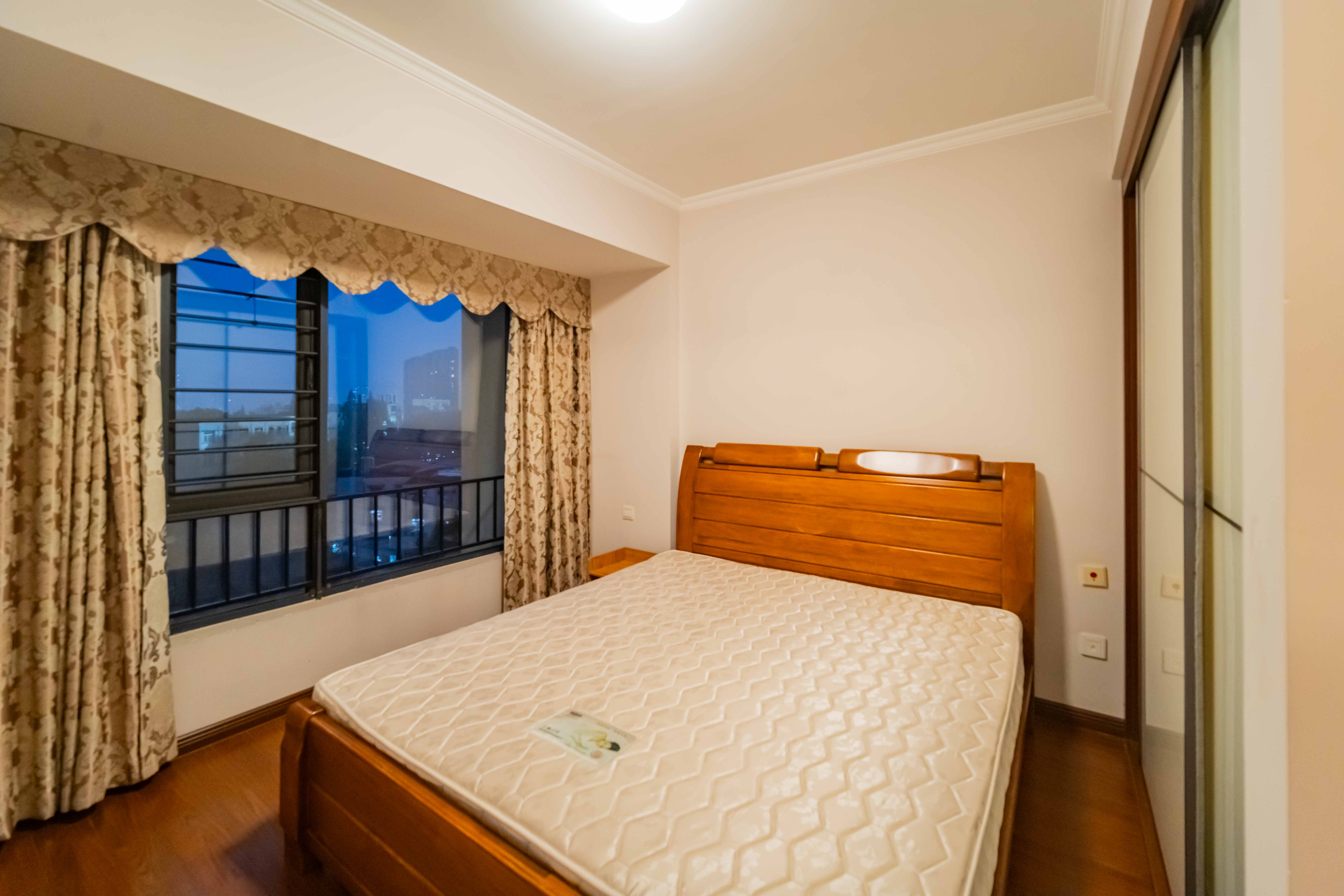 万科金域华府三四期  3室2厅1卫    95.0万 万科金域华府三四期  3室2厅1卫    95.0万卧室