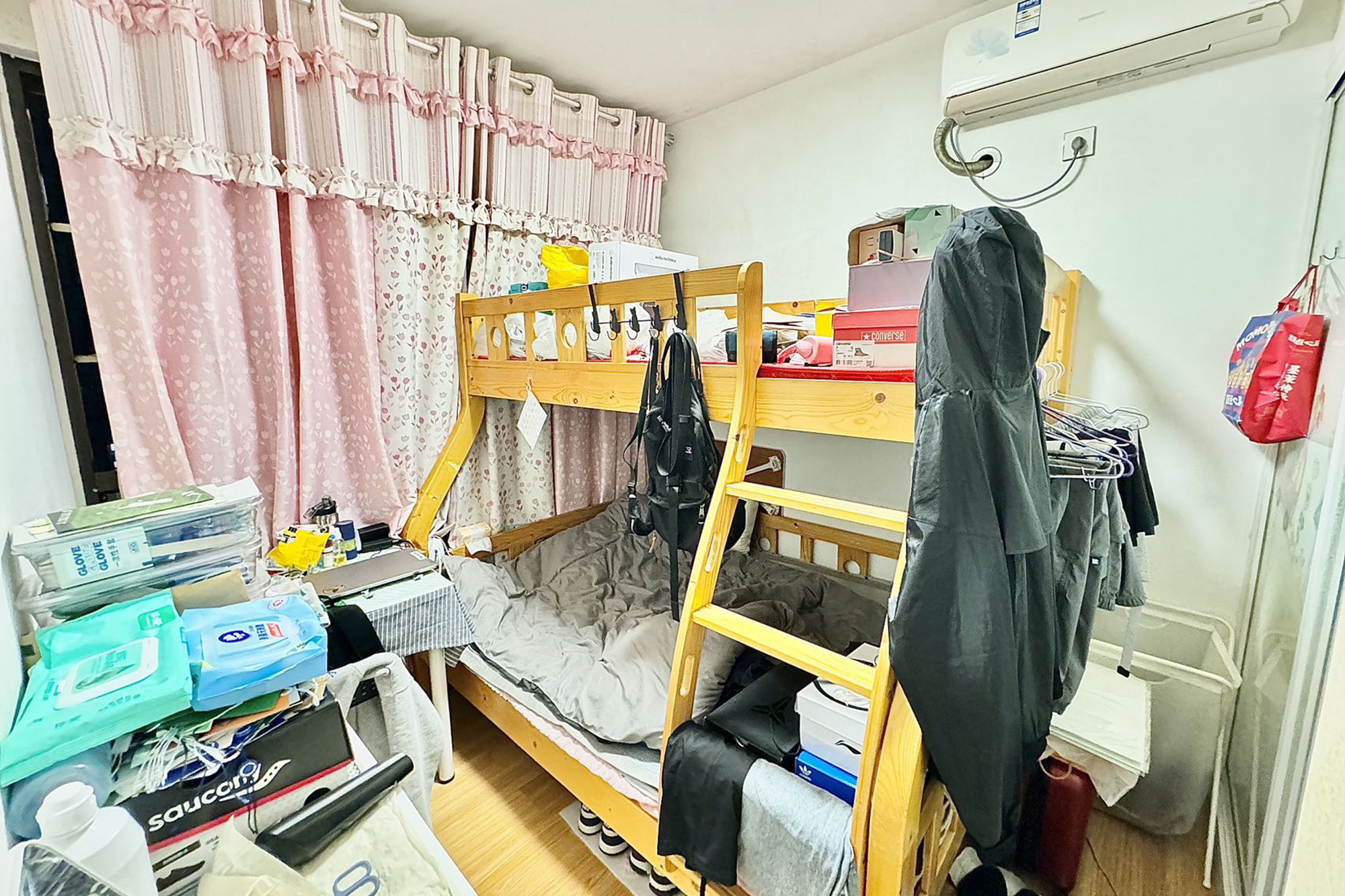 华润凤凰城三期  2室2厅1卫   65.00万卧室