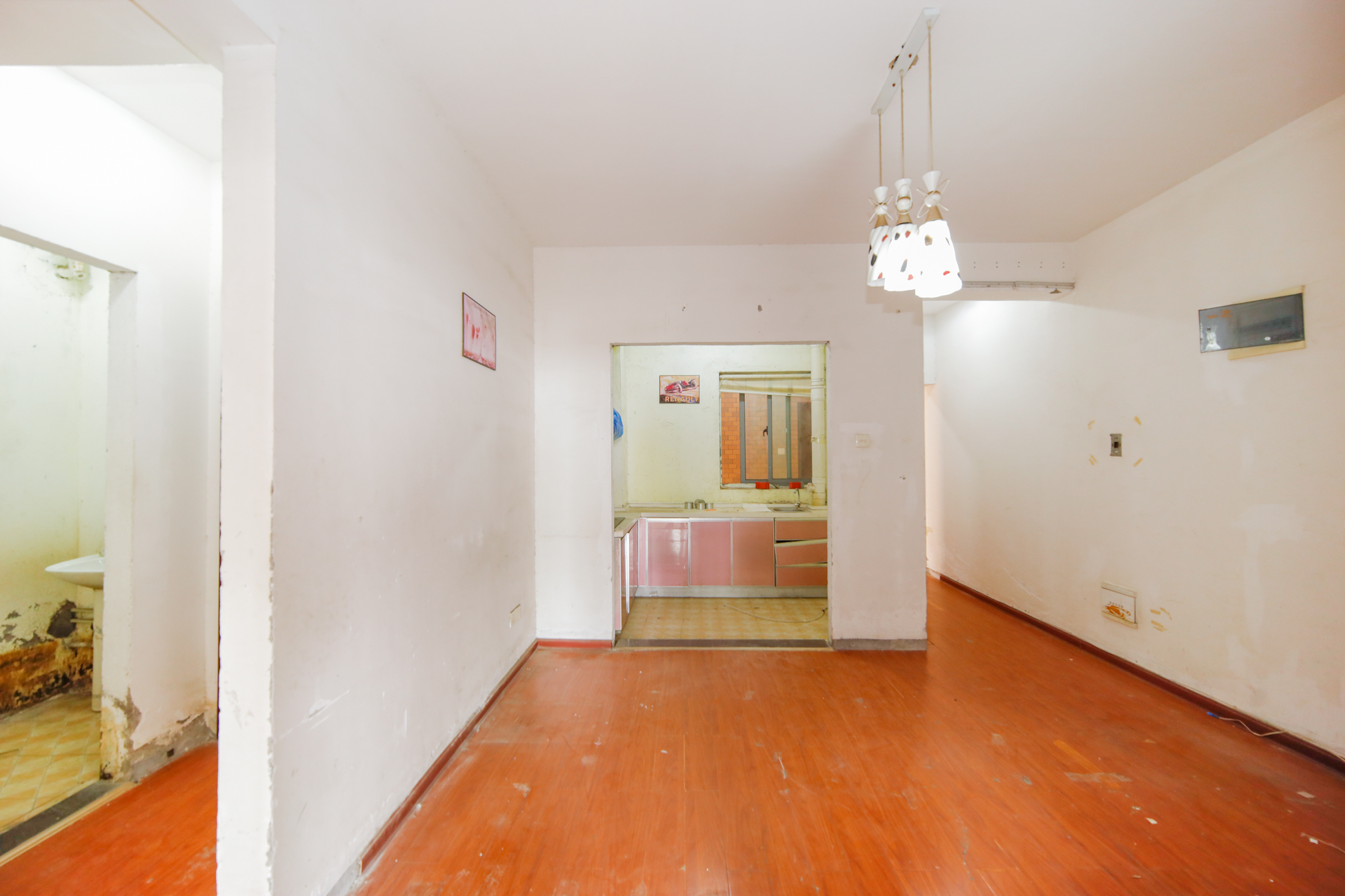 上海城小区 3室2厅1卫 80.0万 上海城小区 3室2厅1卫 80.0万客厅