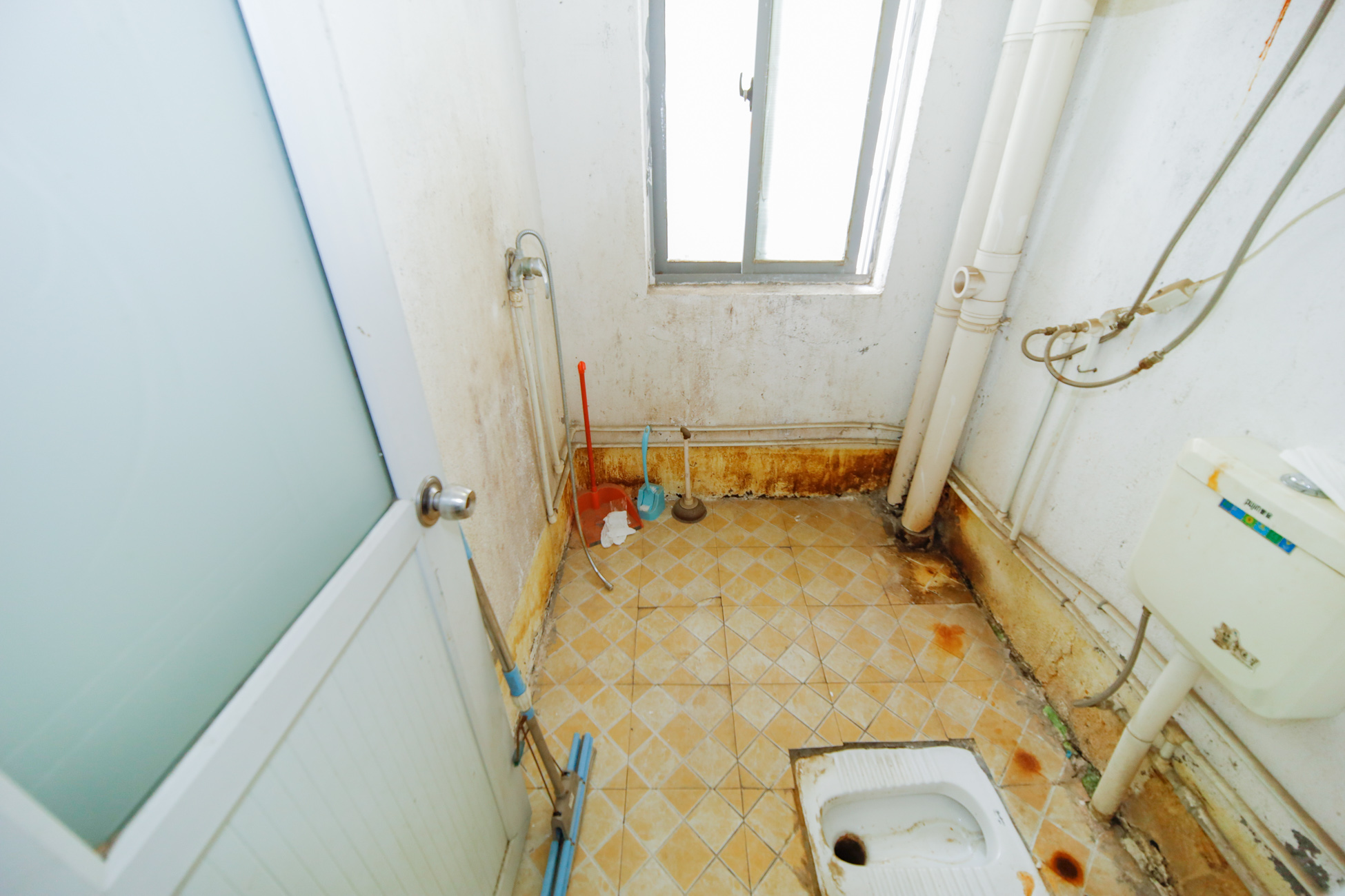 上海城小区 3室2厅1卫 80.0万 上海城小区 3室2厅1卫 80.0万卫生间