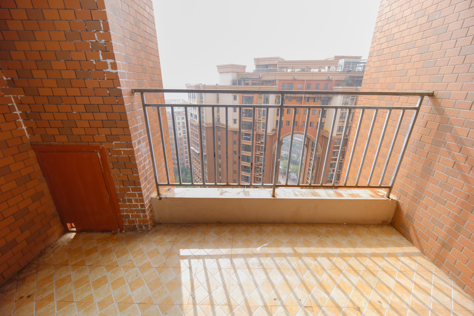 上海城小区 3室2厅1卫 80.0万 上海城小区 3室2厅1卫 80.0万阳台