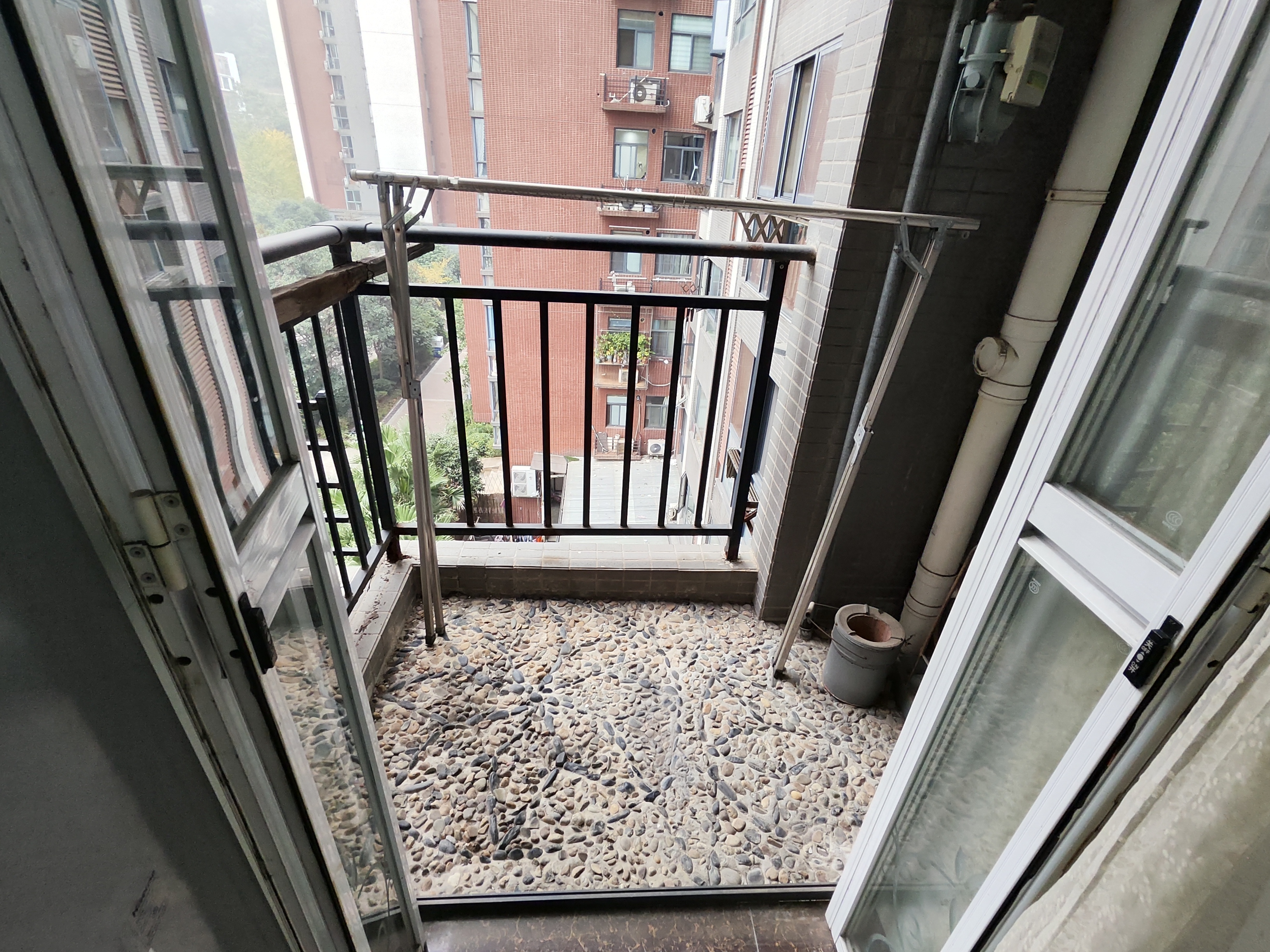 会龙山溪谷(住宅) 2室2厅1卫 1600.0元/月 会龙山溪谷(住宅) 2室2厅1卫 1600.0元/月室内图