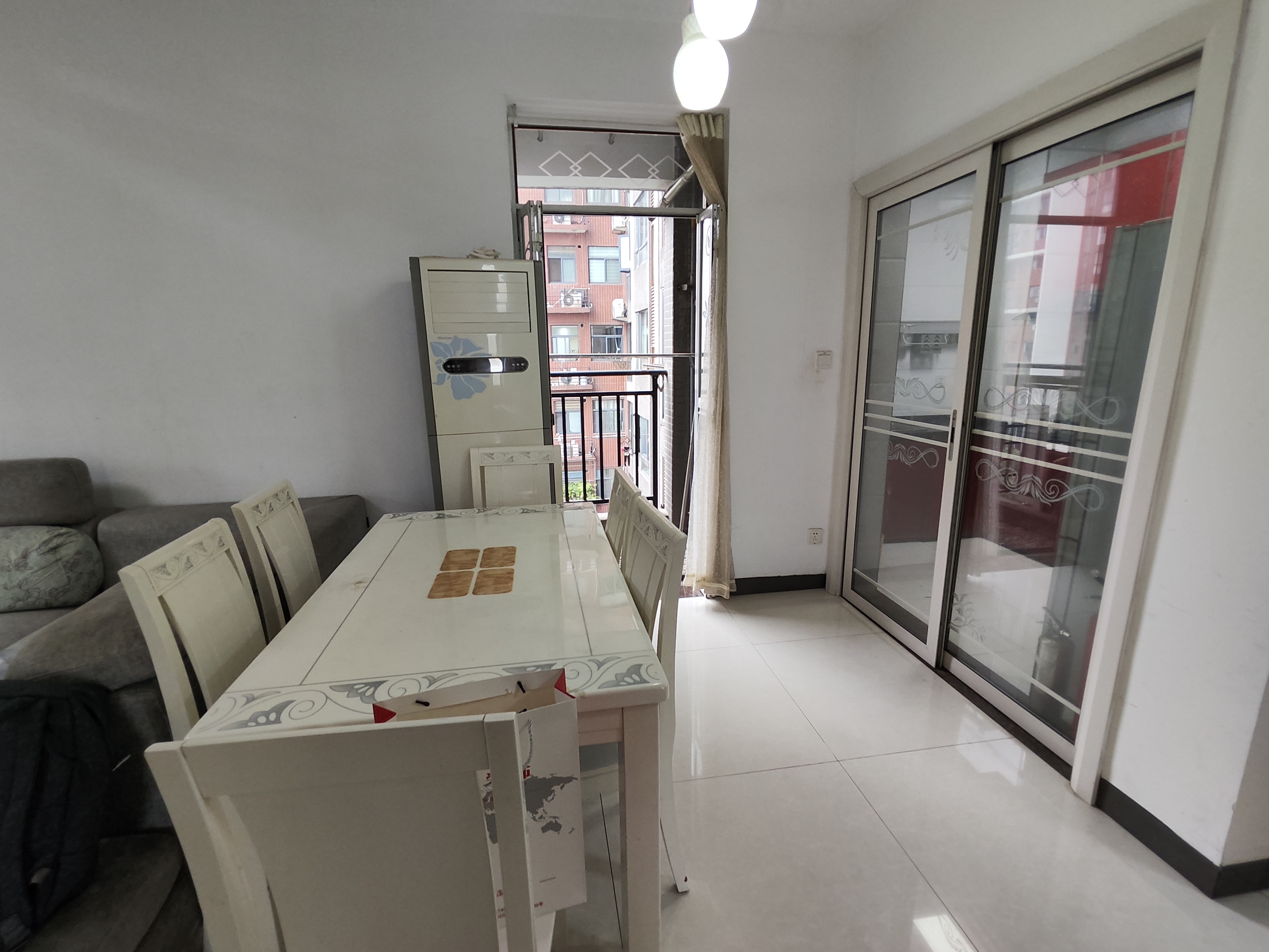 会龙山溪谷(住宅) 2室2厅1卫 1600.0元/月 会龙山溪谷(住宅) 2室2厅1卫 1600.0元/月室内图