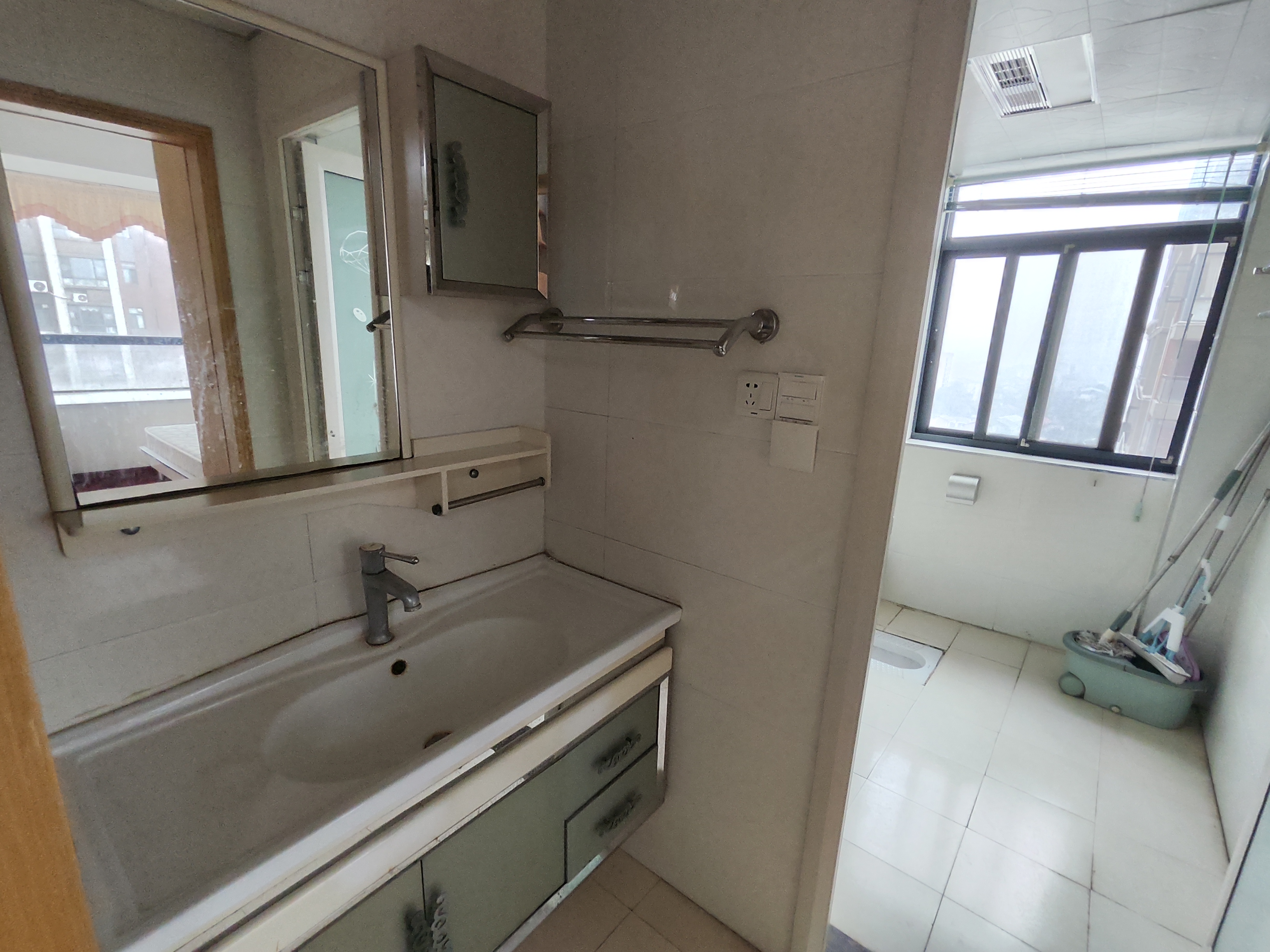 会龙山溪谷(住宅) 2室2厅1卫 1600.0元/月 会龙山溪谷(住宅) 2室2厅1卫 1600.0元/月室内图