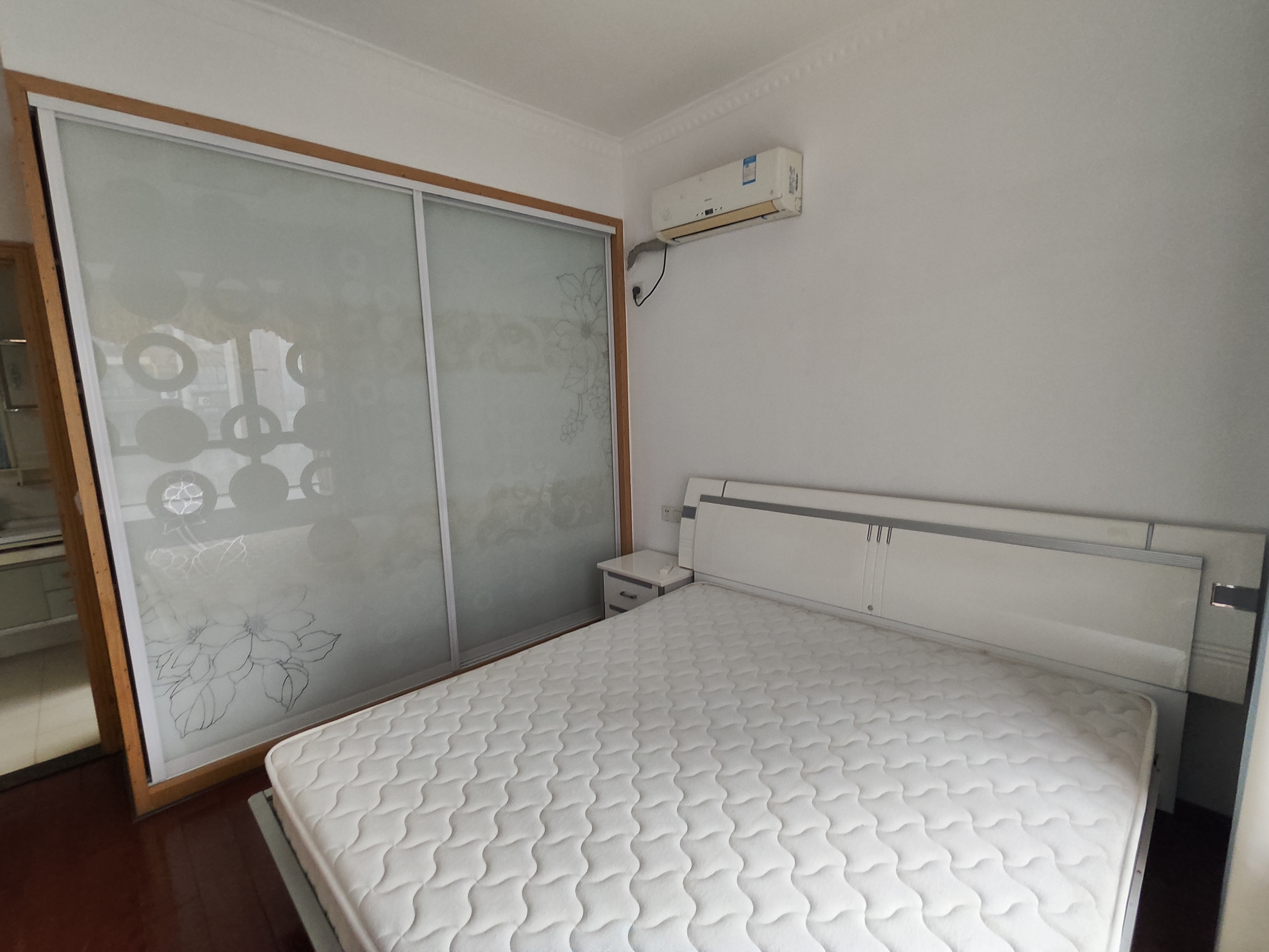 会龙山溪谷(住宅) 2室2厅1卫 1600.0元/月 会龙山溪谷(住宅) 2室2厅1卫 1600.0元/月室内图