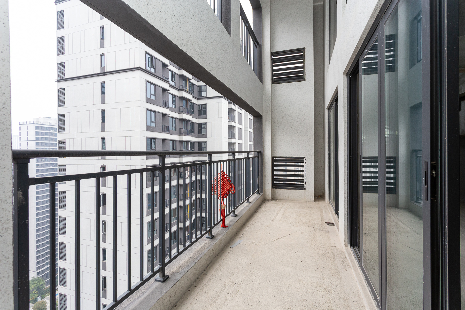 越秀湘江星汇城二期 4室2厅3卫 150.0万 越秀湘江星汇城二期 4室2厅3卫 150.0万阳台